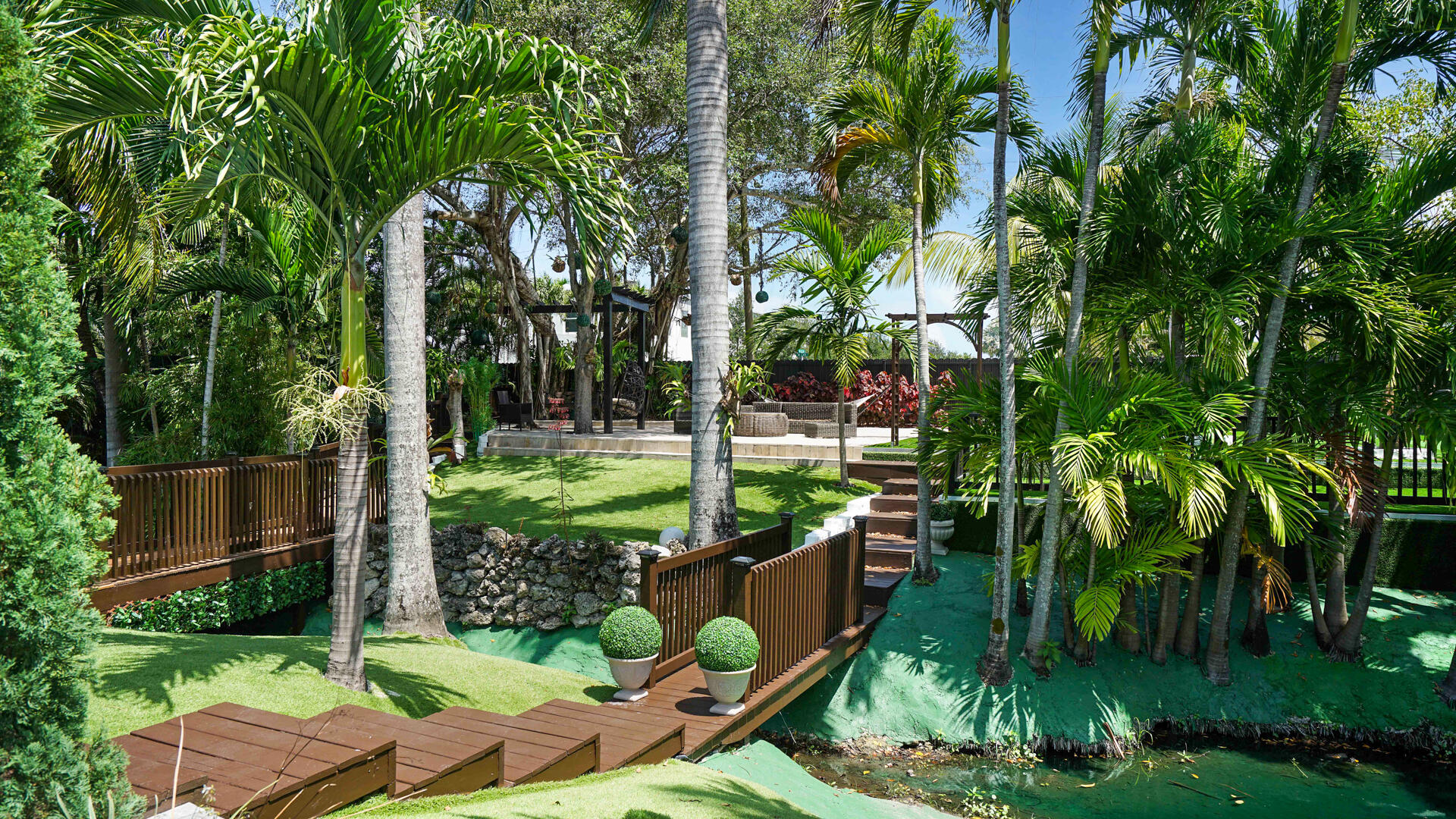 LAZY LAKE - Residential