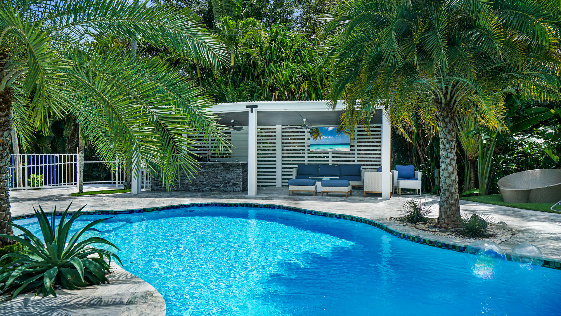 LAZY LAKE - Residential
