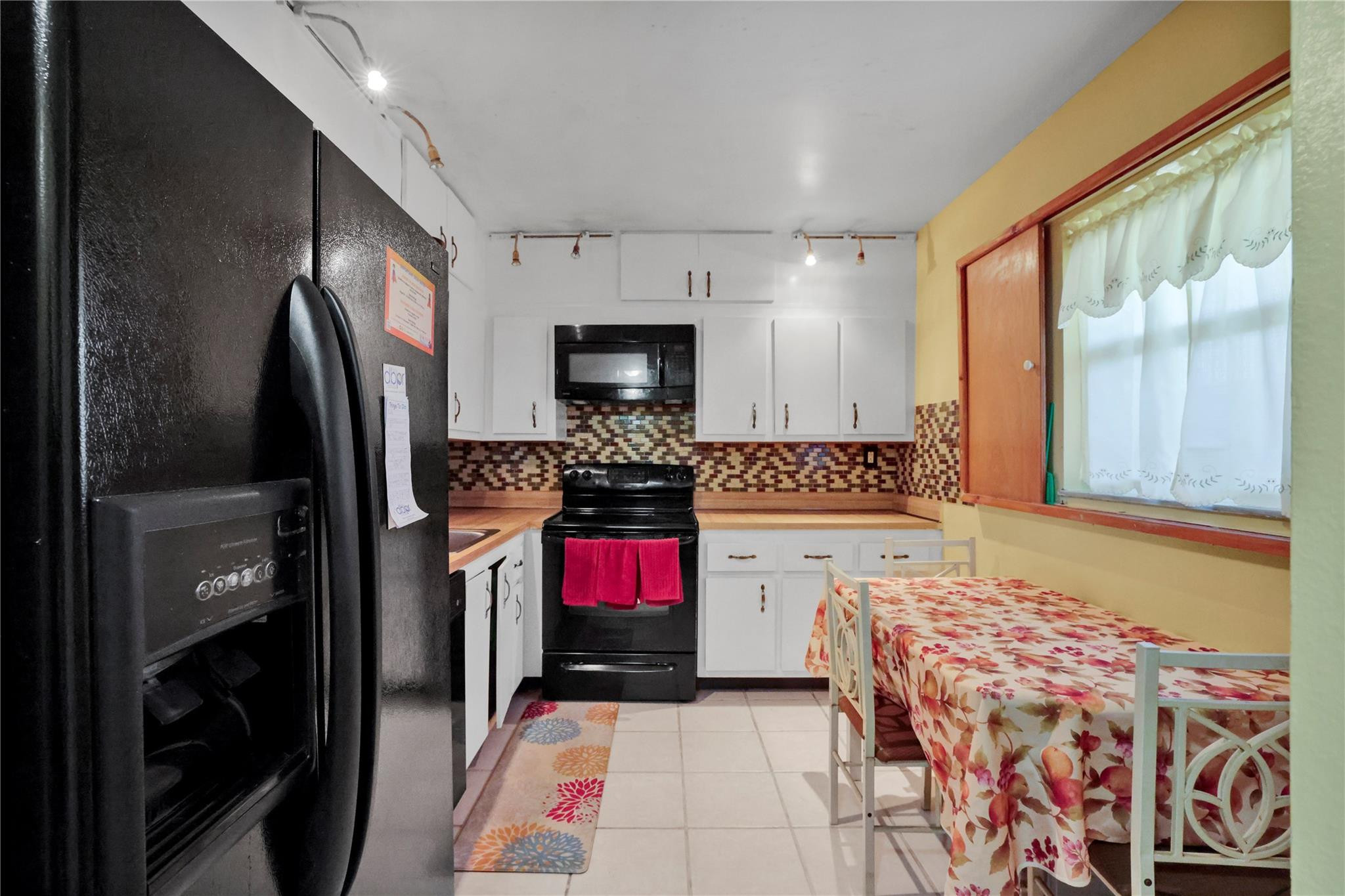 SOMERSET AT LAUDERDALE LAKES - Residential