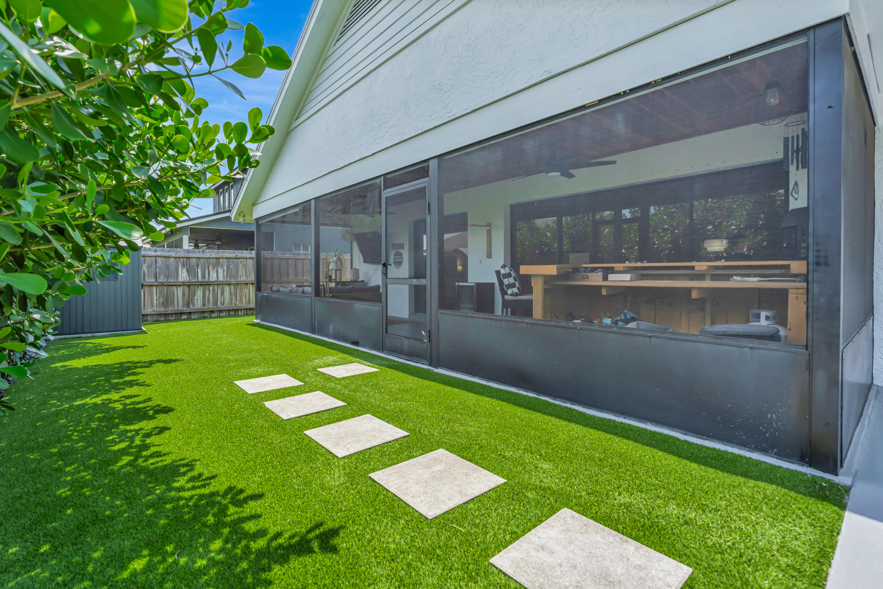 NORTH PALM BEACH HEIGHTS - Residential