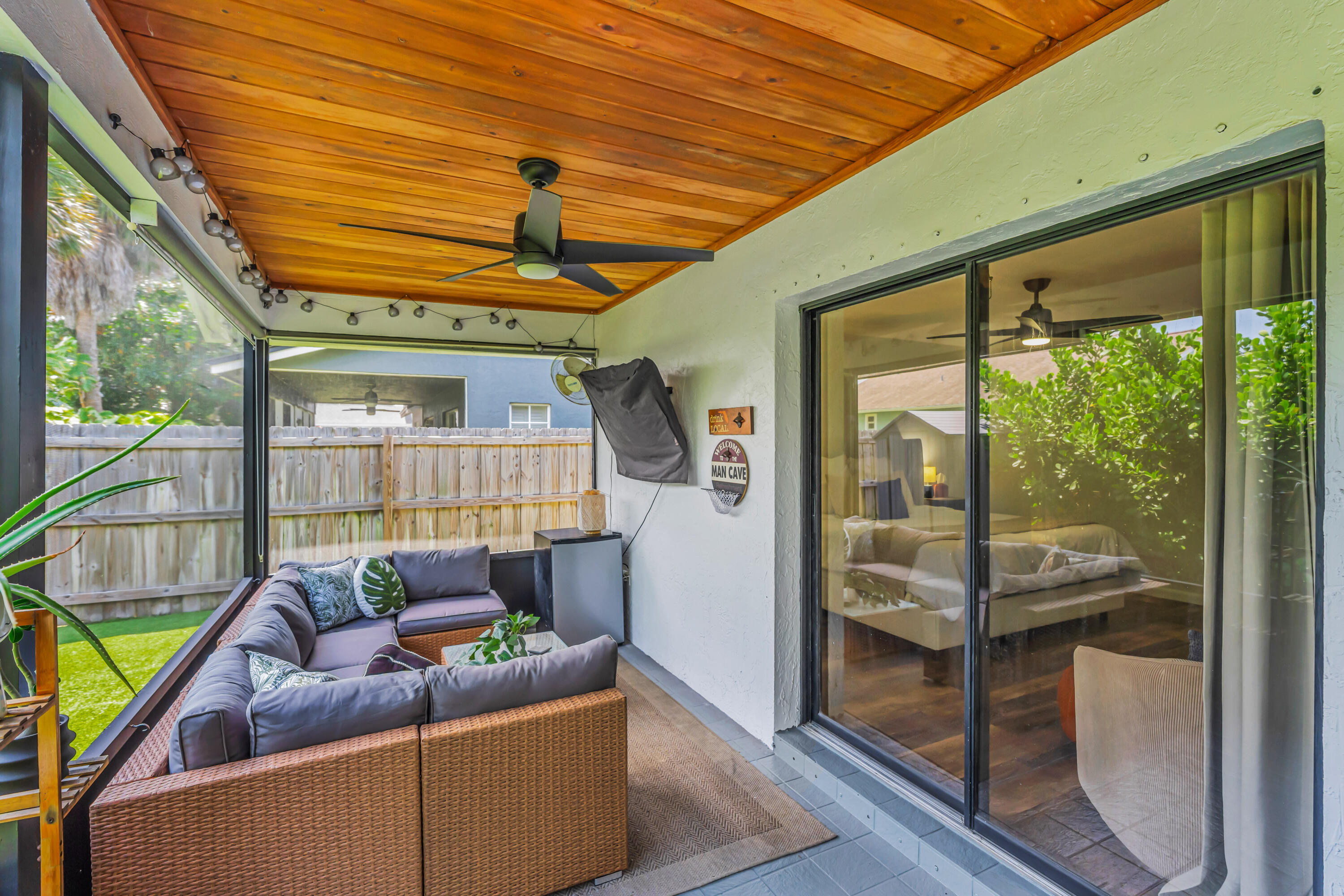 NORTH PALM BEACH HEIGHTS - Residential