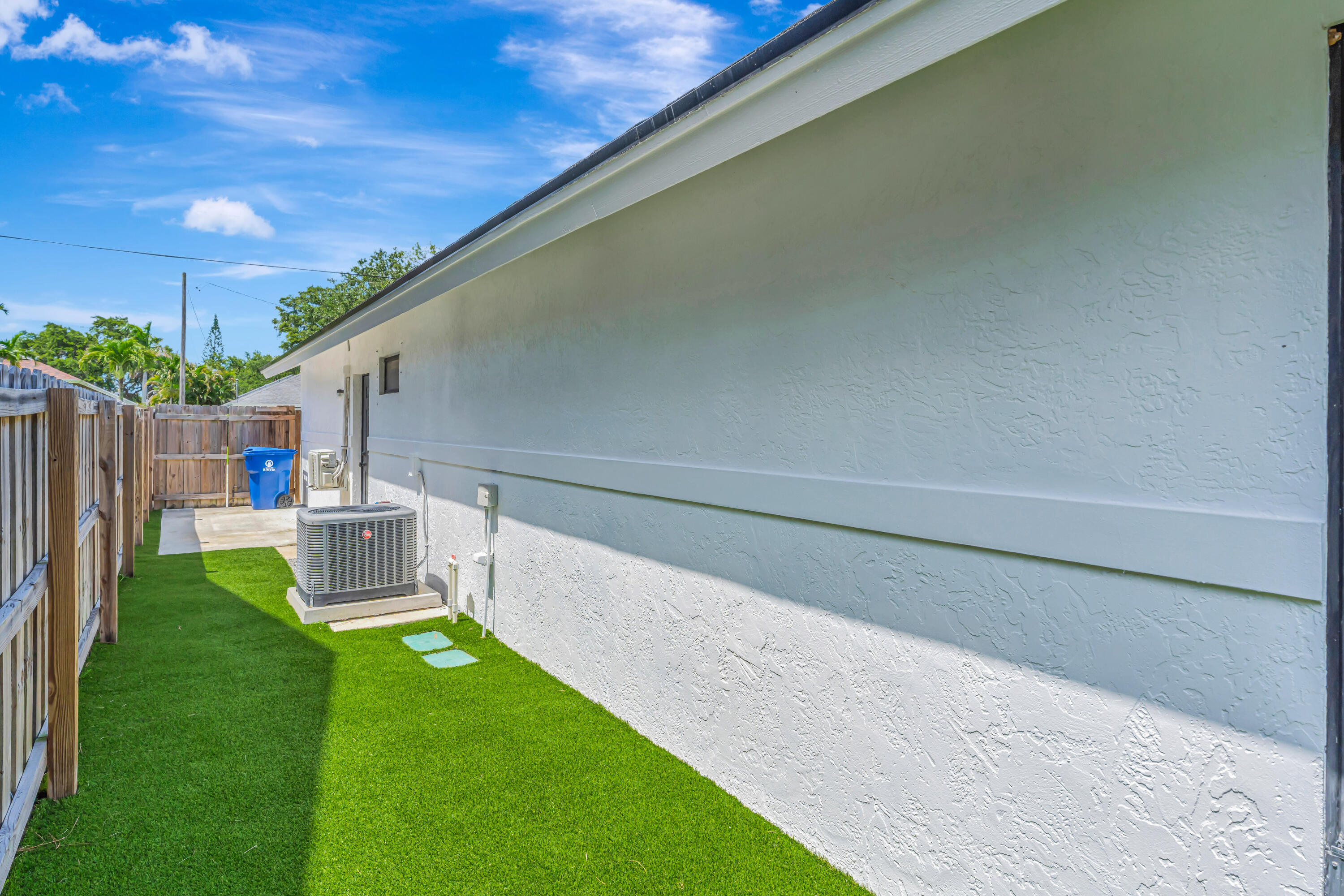 NORTH PALM BEACH HEIGHTS - Residential