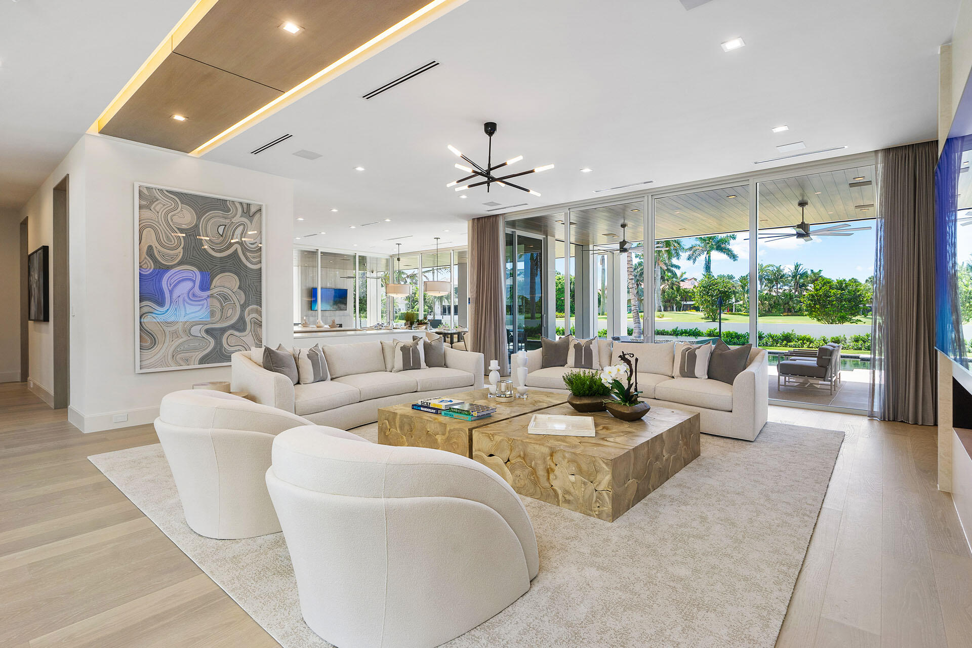 ROYAL PALM YACHT & COUNTRY CLUB - Residential