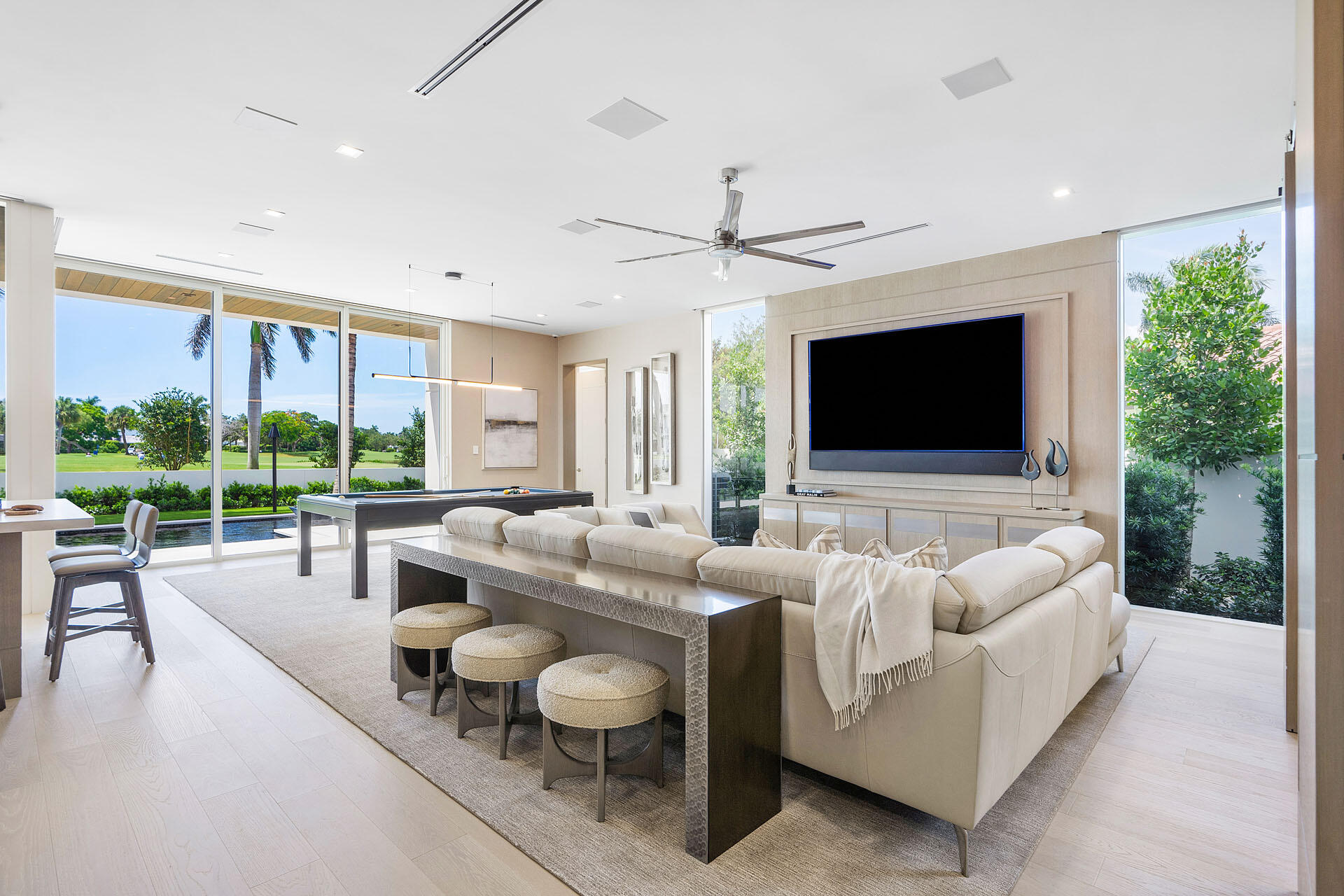 ROYAL PALM YACHT & COUNTRY CLUB - Residential