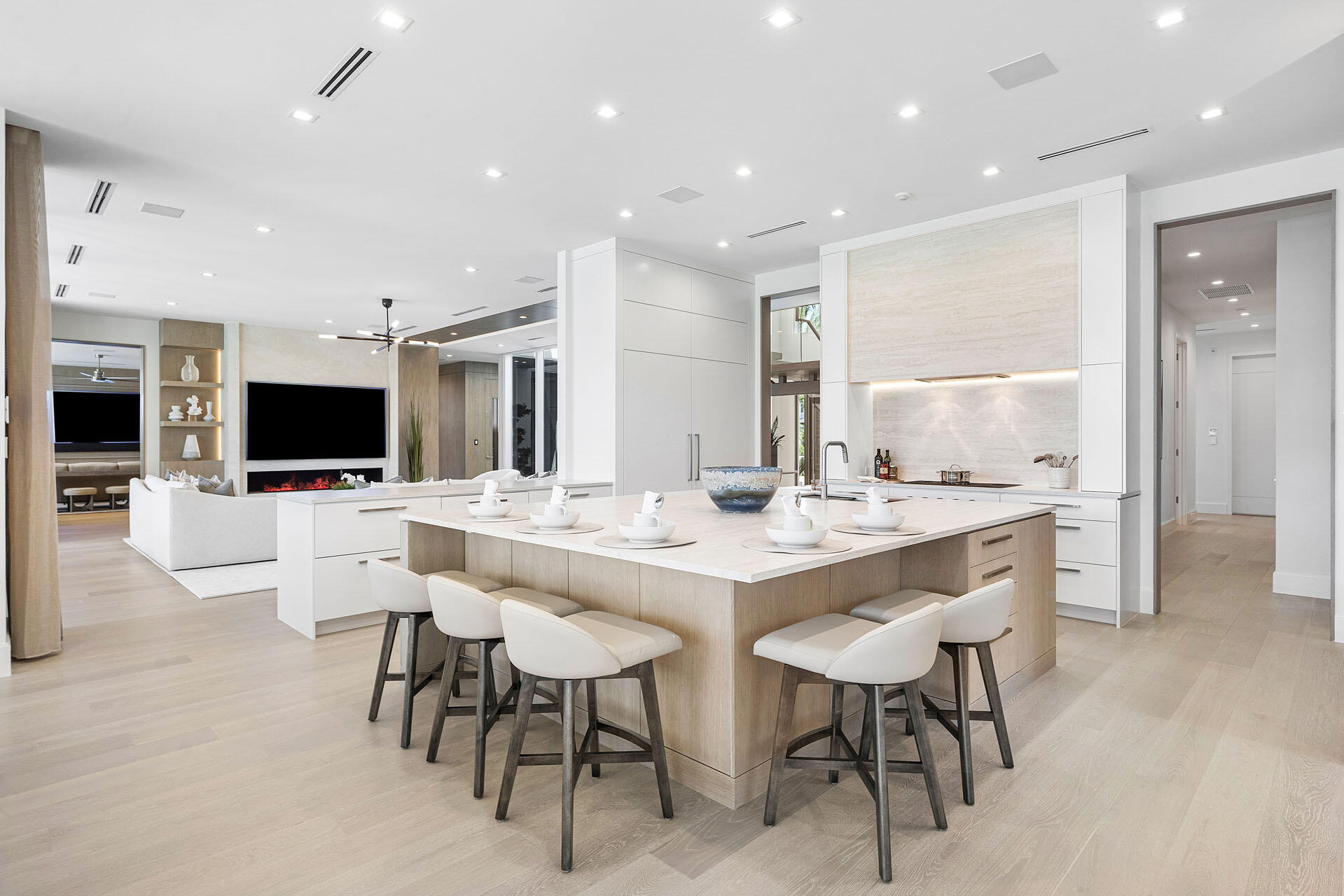 ROYAL PALM YACHT & COUNTRY CLUB - Residential