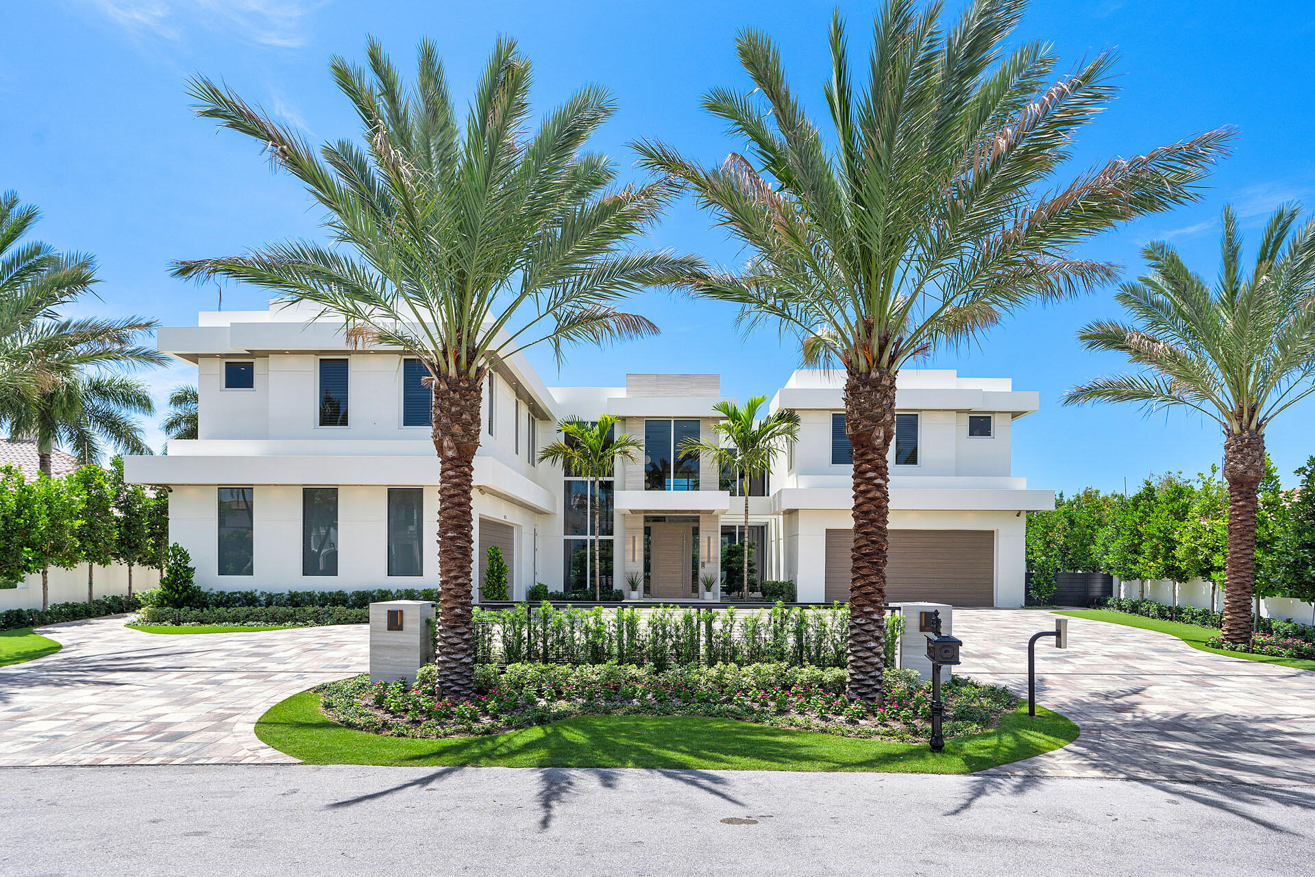 ROYAL PALM YACHT & COUNTRY CLUB - Residential