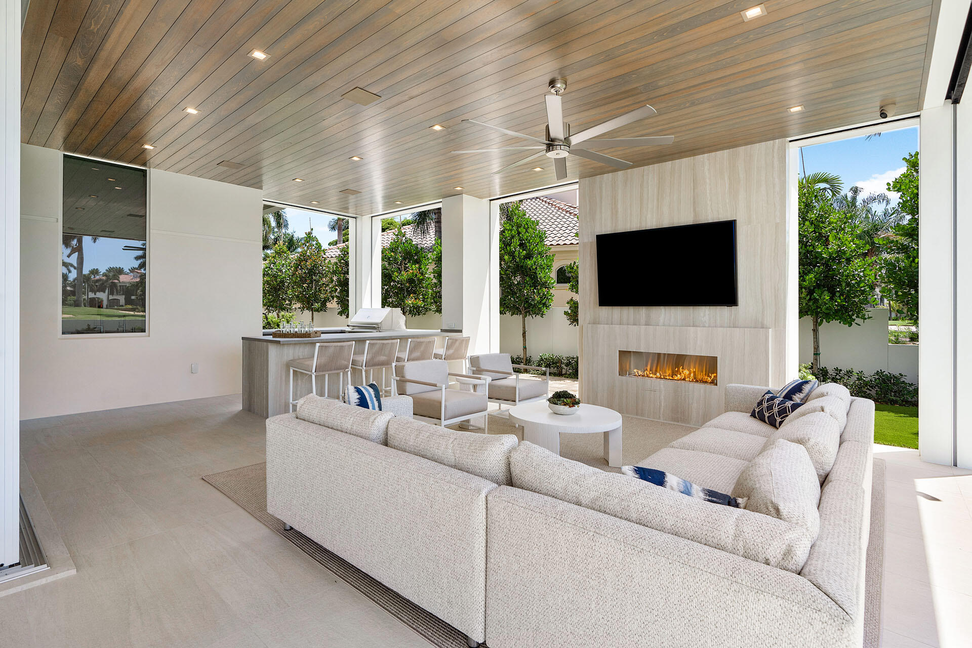 ROYAL PALM YACHT & COUNTRY CLUB - Residential