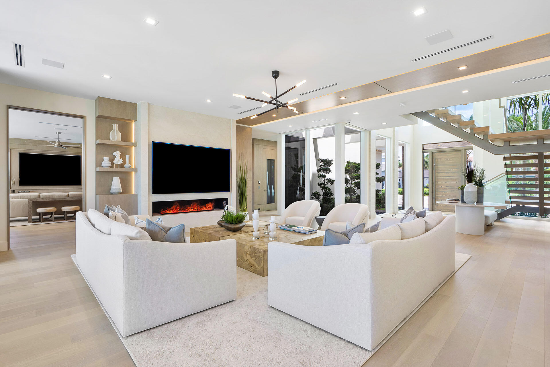 ROYAL PALM YACHT & COUNTRY CLUB - Residential