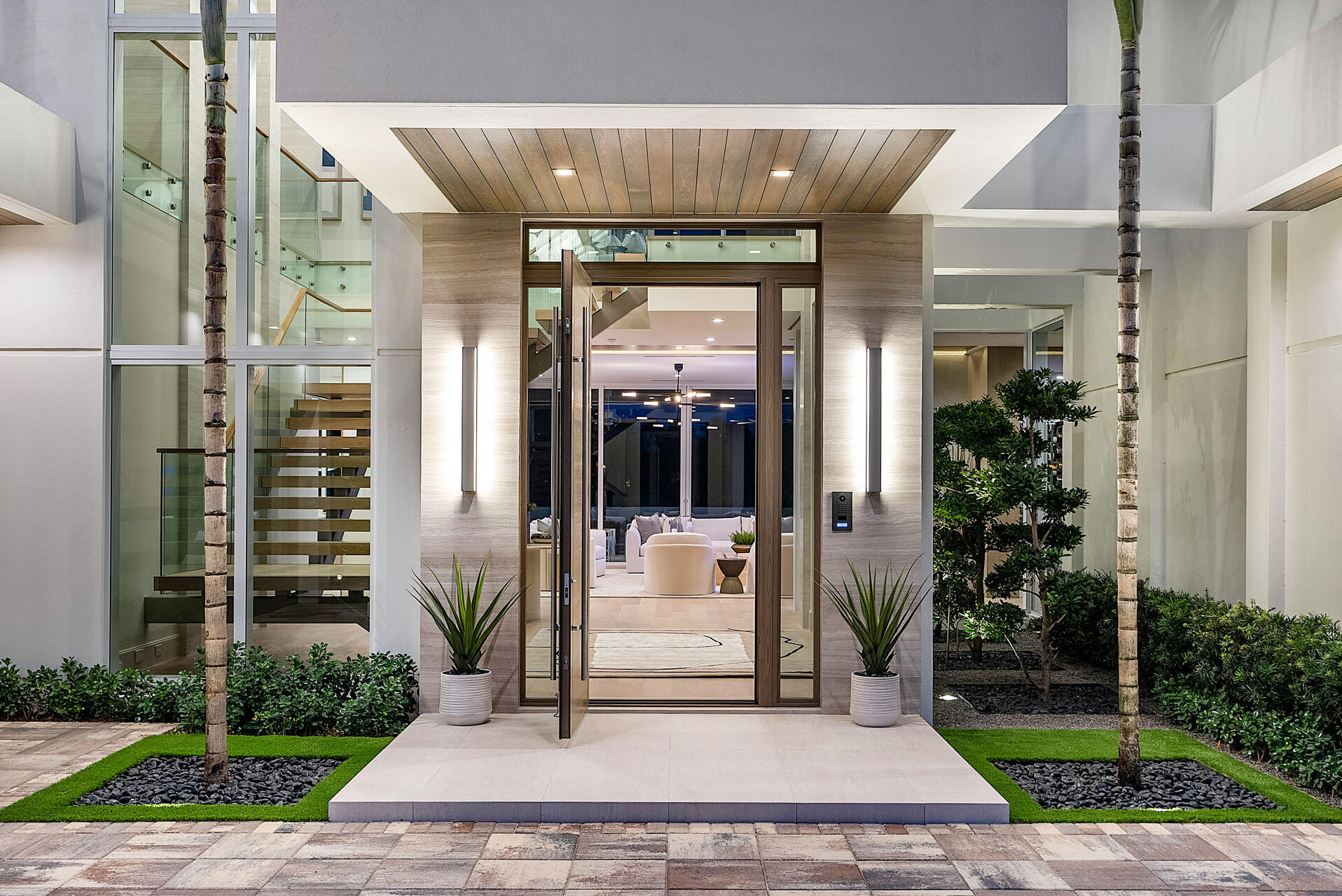 ROYAL PALM YACHT & COUNTRY CLUB - Residential