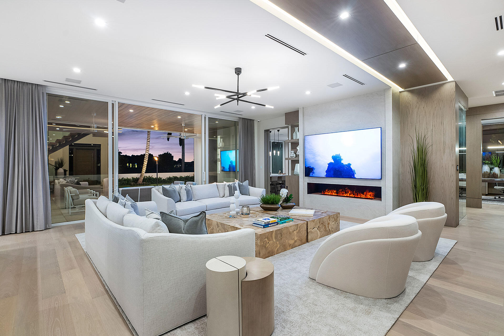 ROYAL PALM YACHT & COUNTRY CLUB - Residential