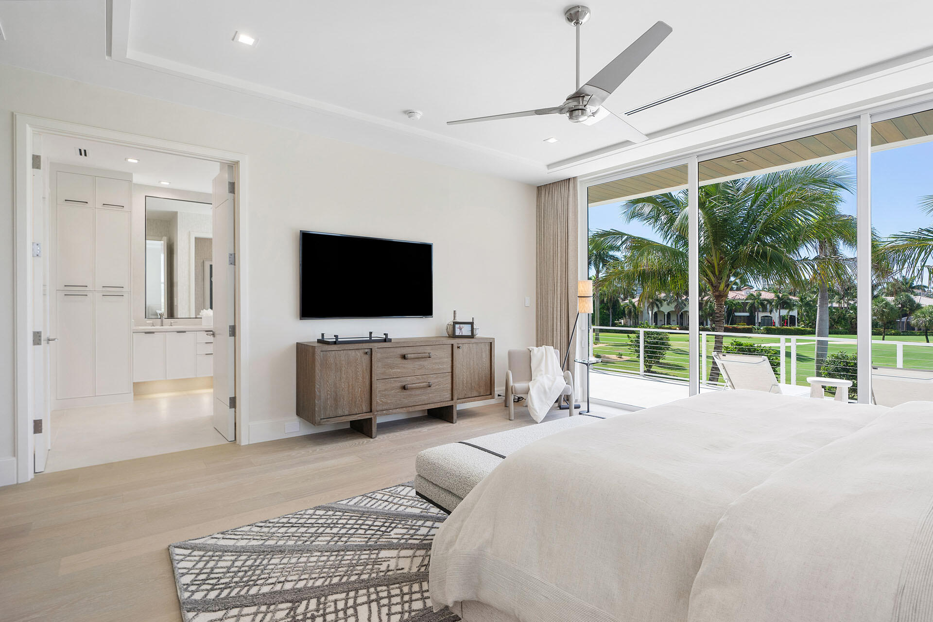 ROYAL PALM YACHT & COUNTRY CLUB - Residential