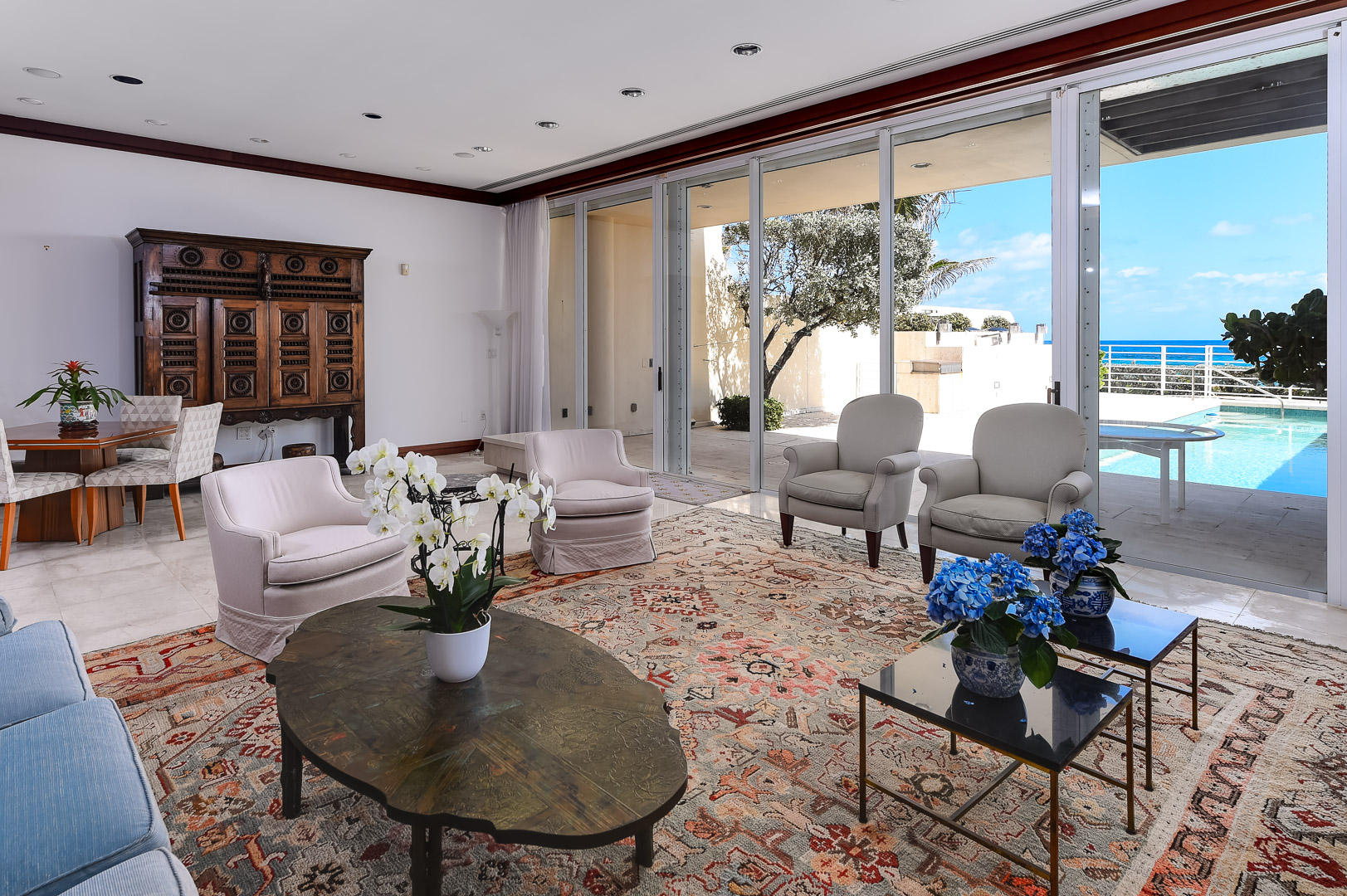 RESIDENCES AT SLOANS CURVE - Residential