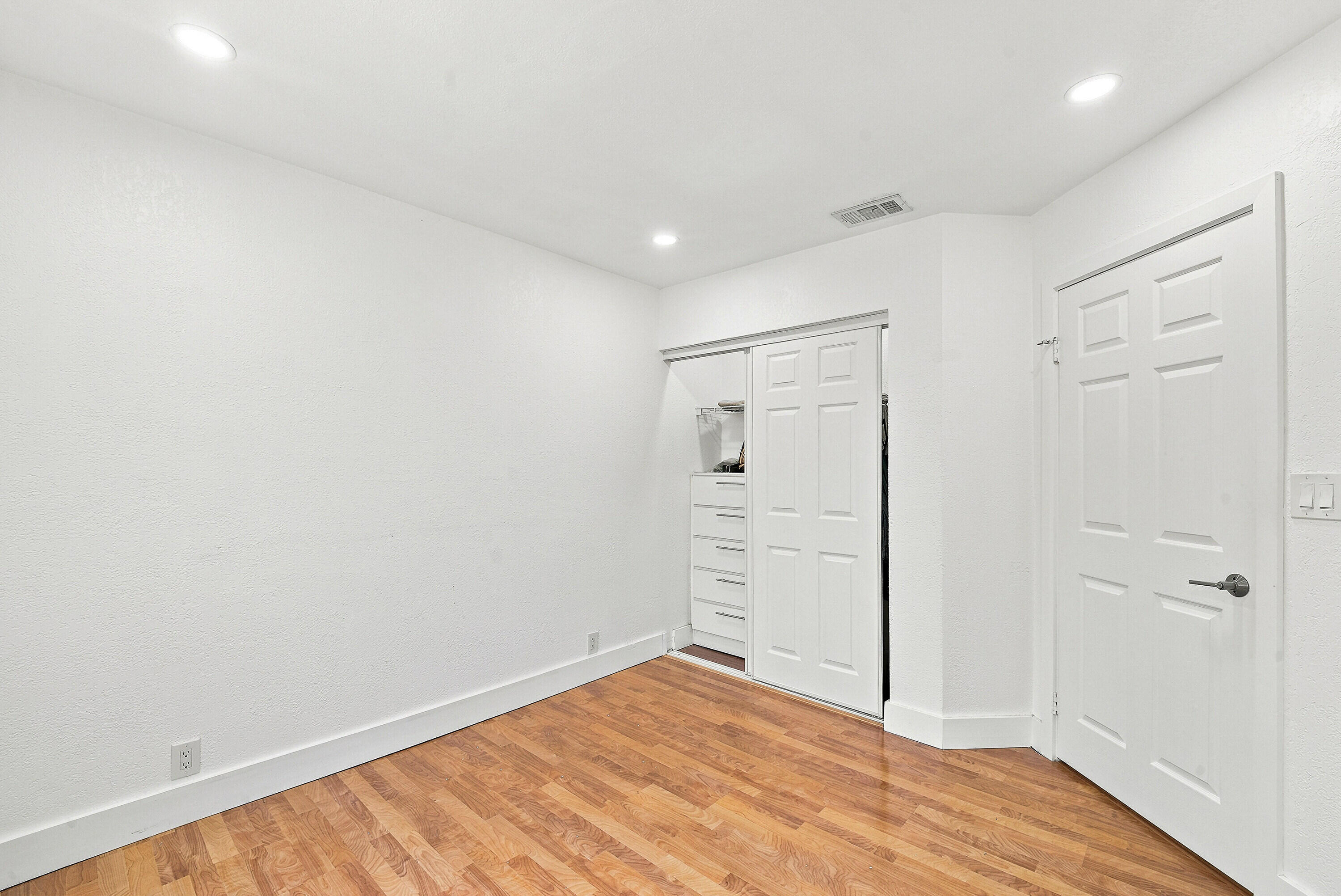 LAKES ON THE GREEN REPLAT NO 3 - Residential Lease