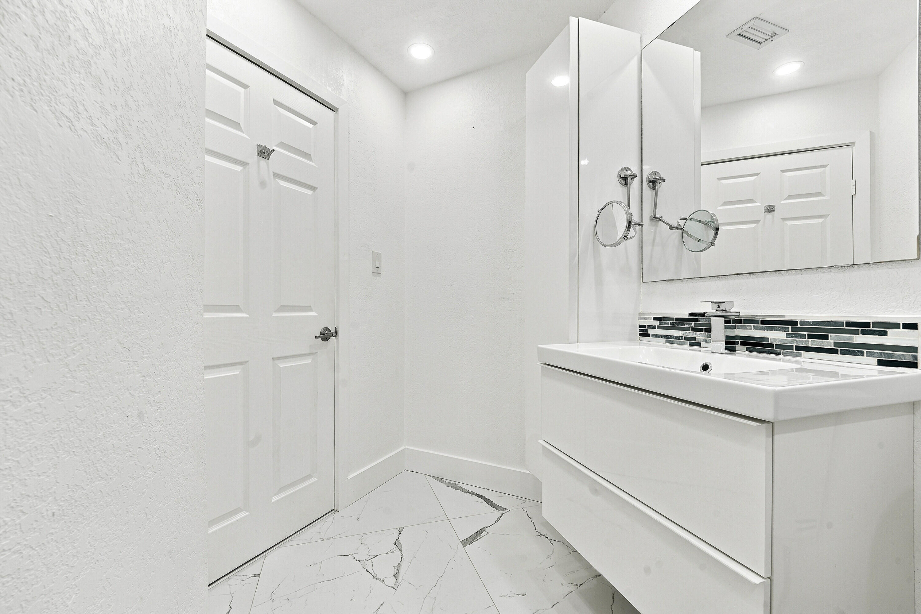 LAKES ON THE GREEN REPLAT NO 3 - Residential Lease