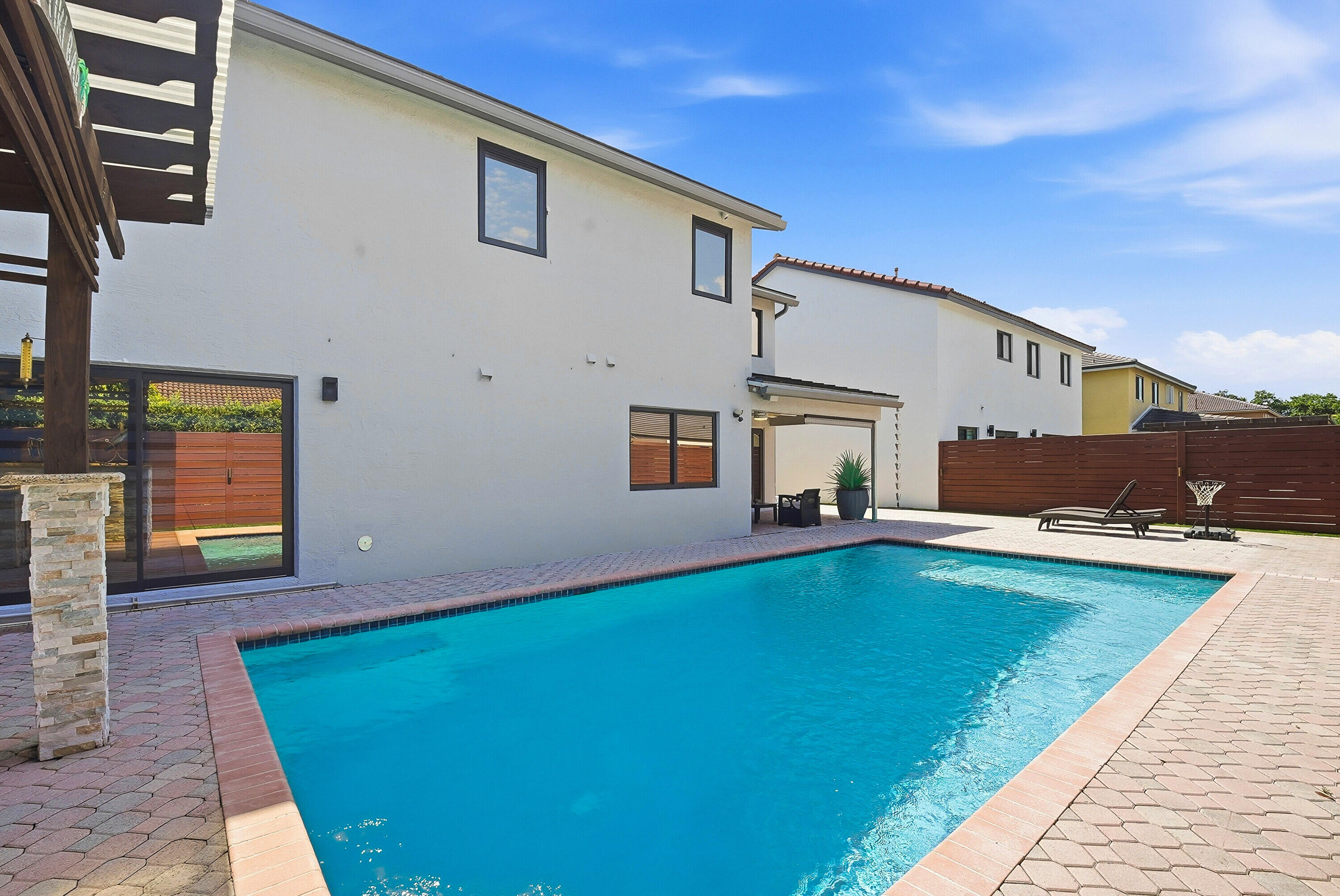 LAKES ON THE GREEN REPLAT NO 3 - Residential Lease