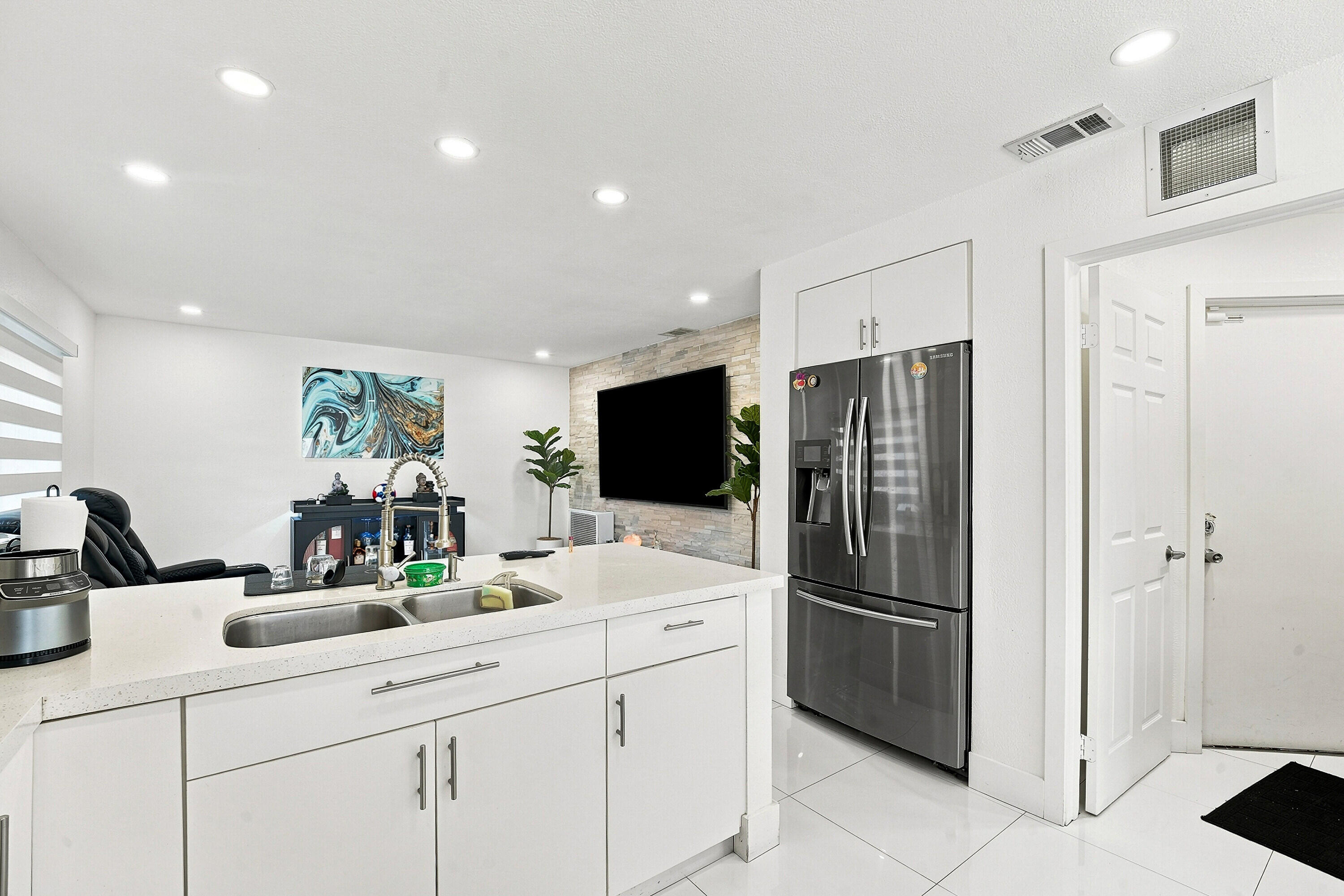 LAKES ON THE GREEN REPLAT NO 3 - Residential Lease