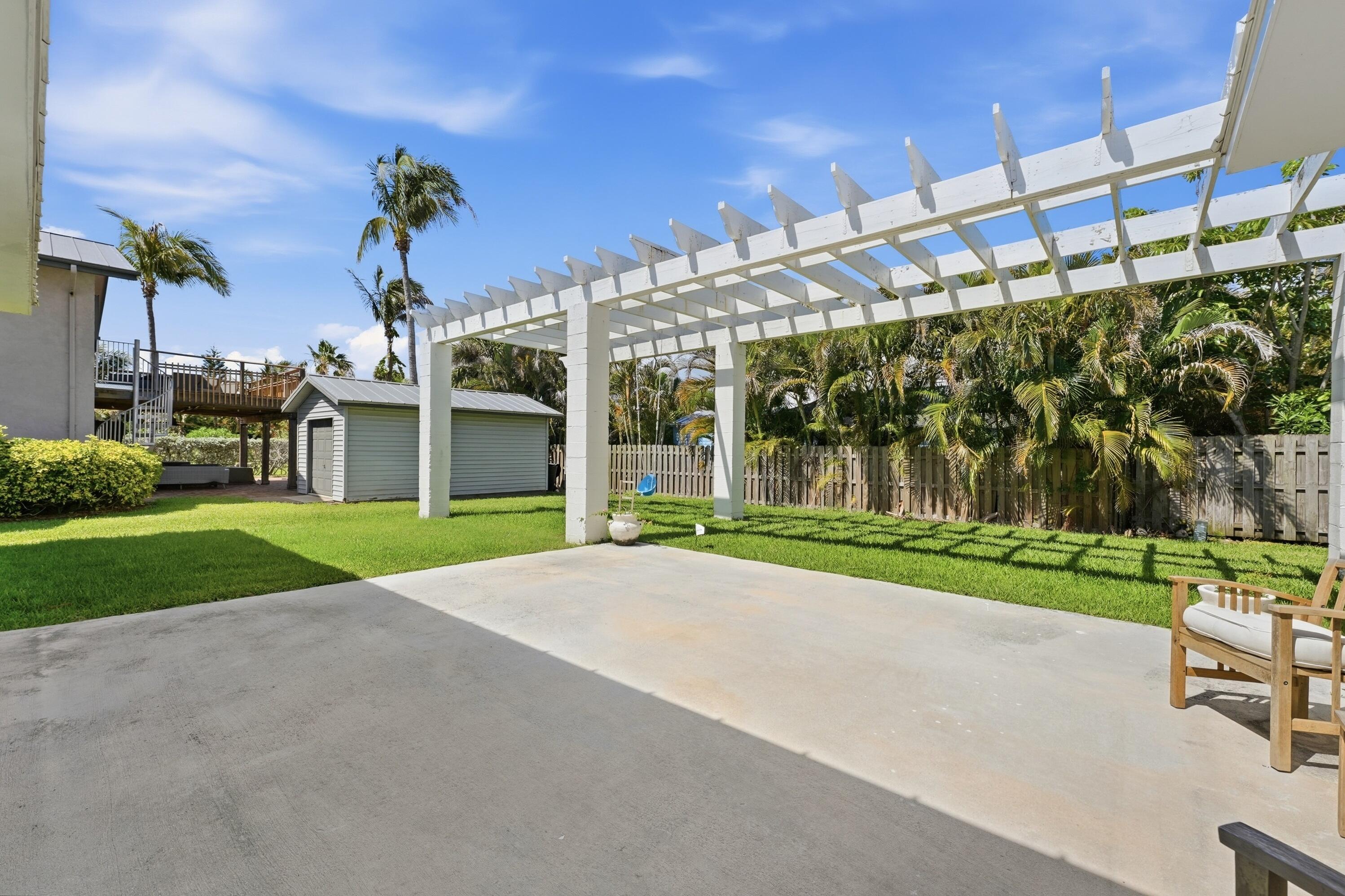 TROPICAL BEACH - Residential