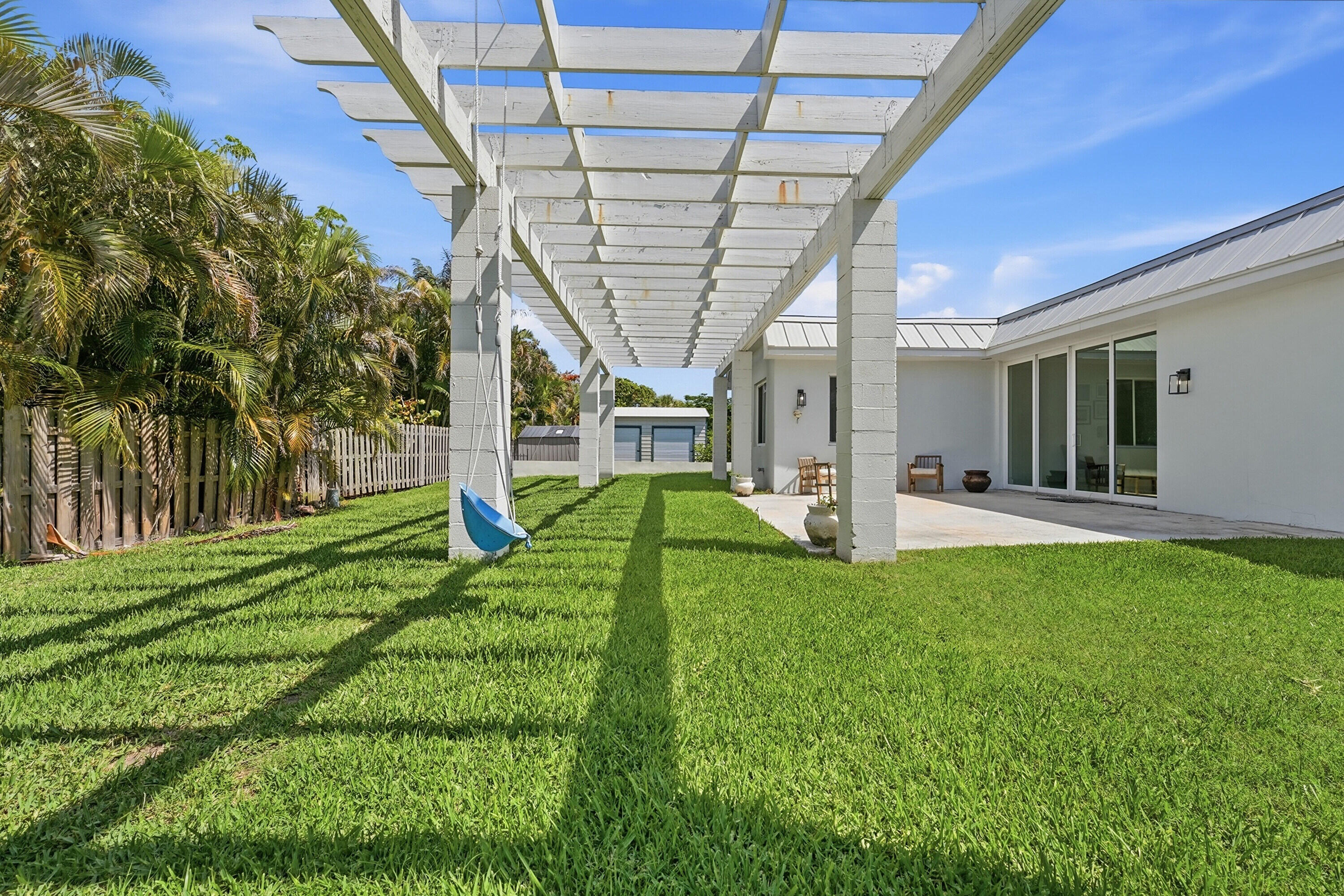 TROPICAL BEACH - Residential