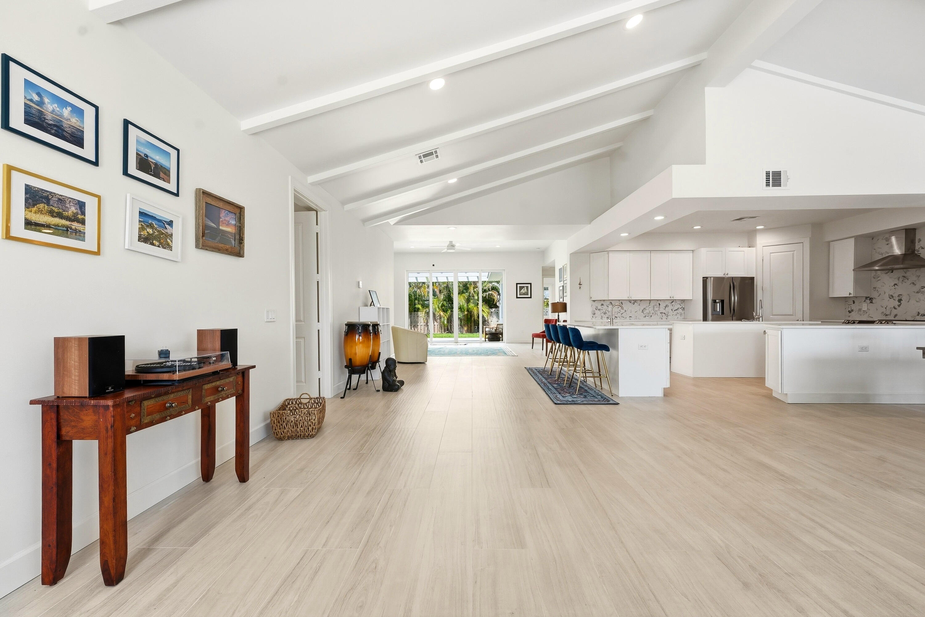 TROPICAL BEACH - Residential
