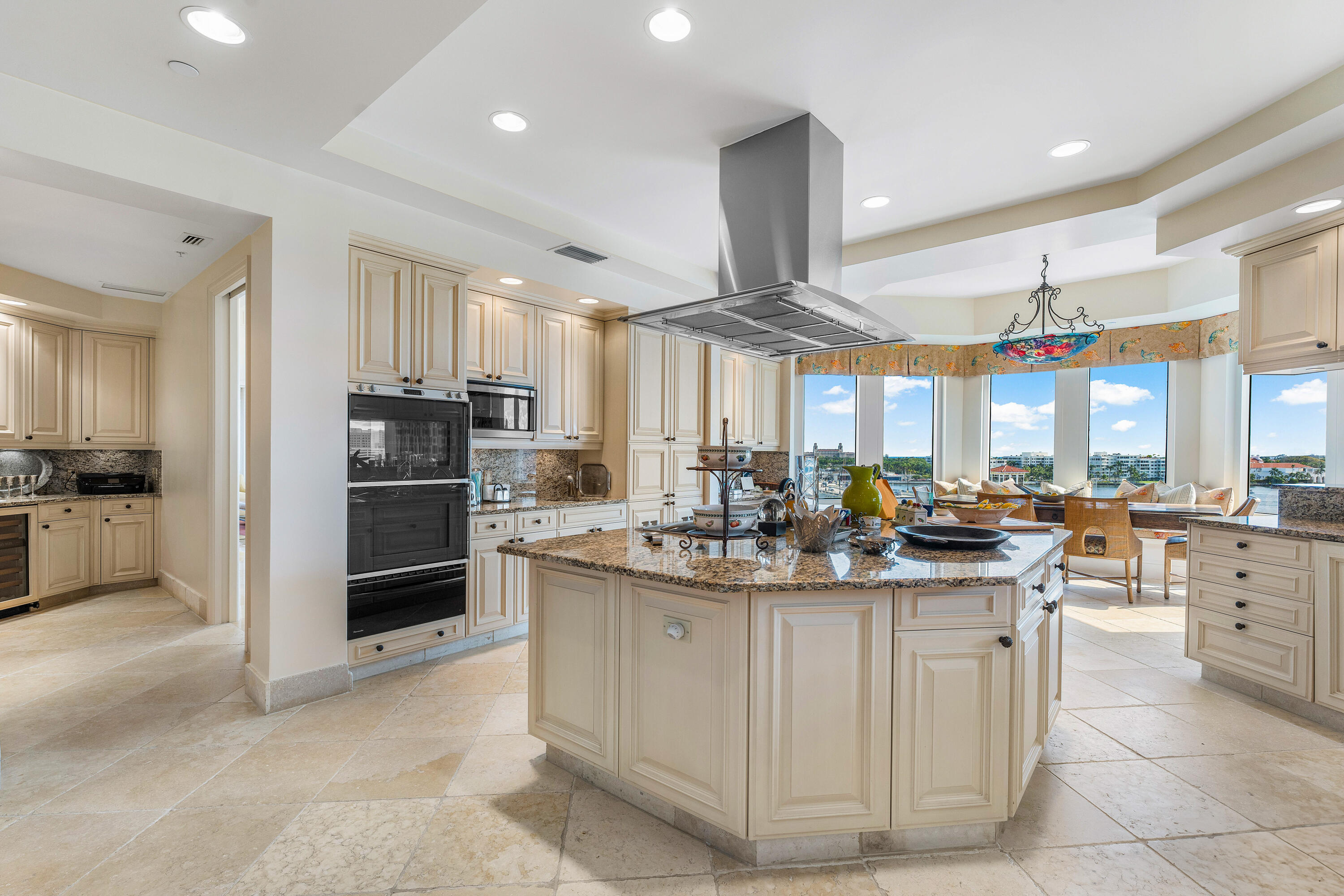 ONE WATERMARK PLACE OF THE PALM BEACHES - Residential