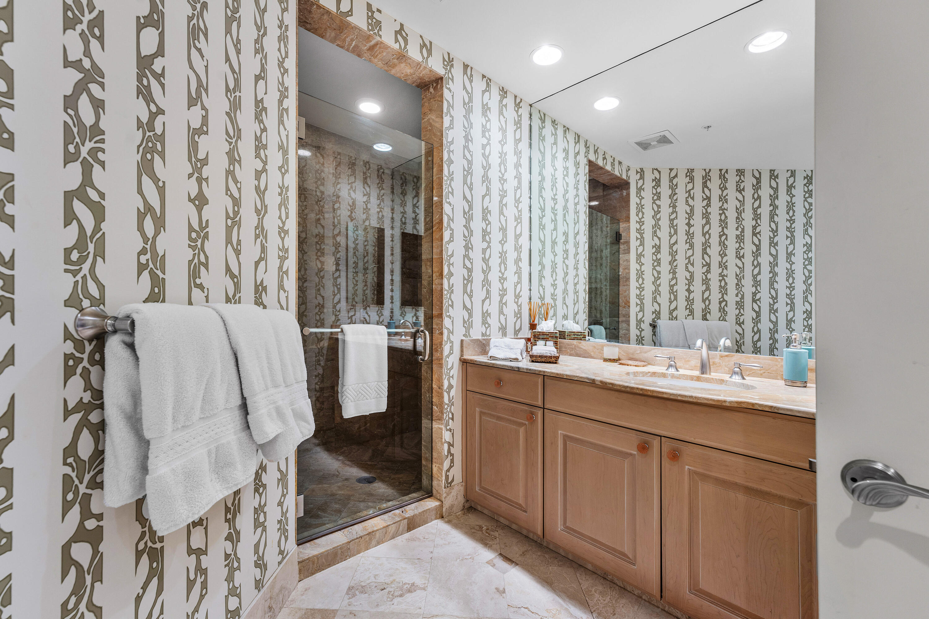 ONE WATERMARK PLACE OF THE PALM BEACHES - Residential