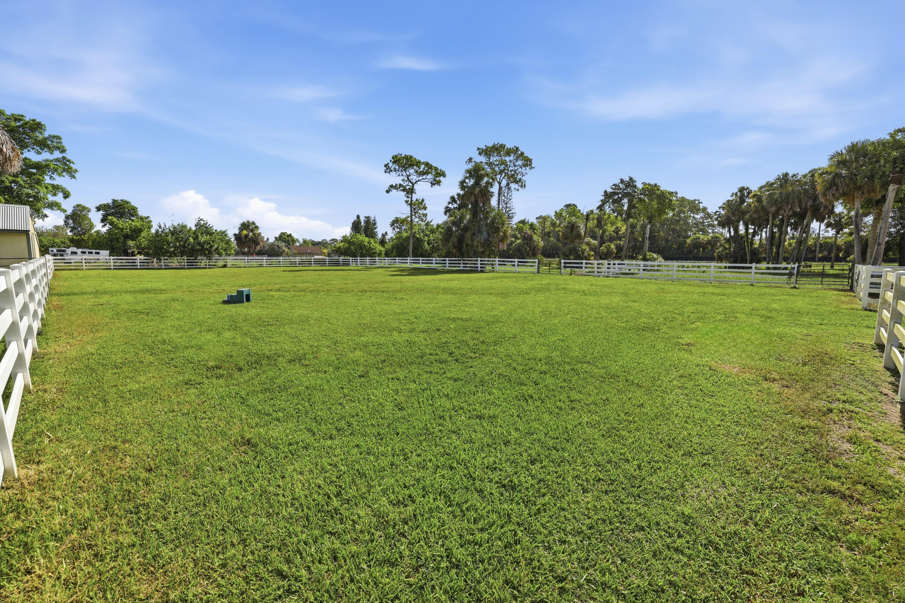 LOXAHATCHEE GROVES - Residential