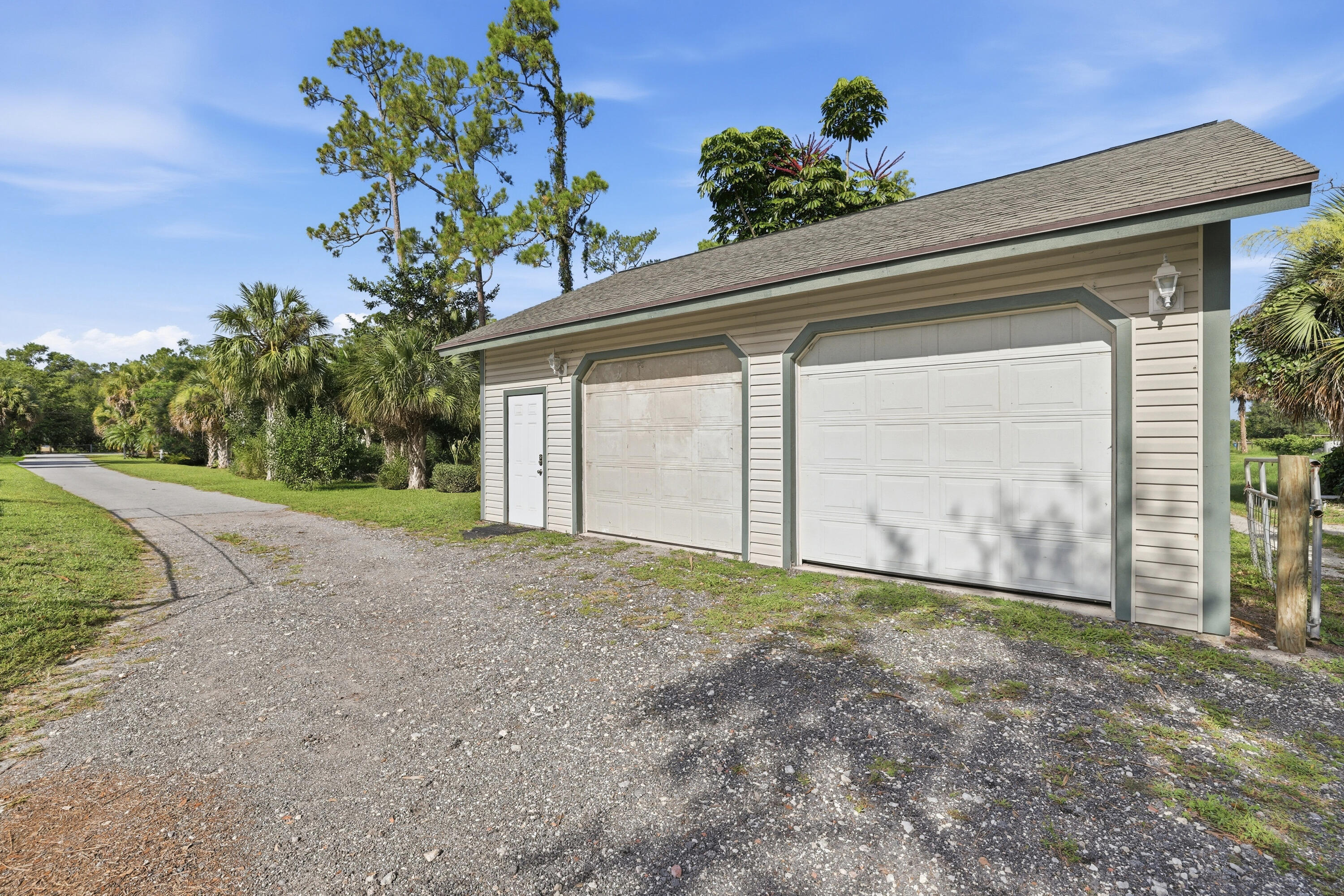 LOXAHATCHEE GROVES - Residential
