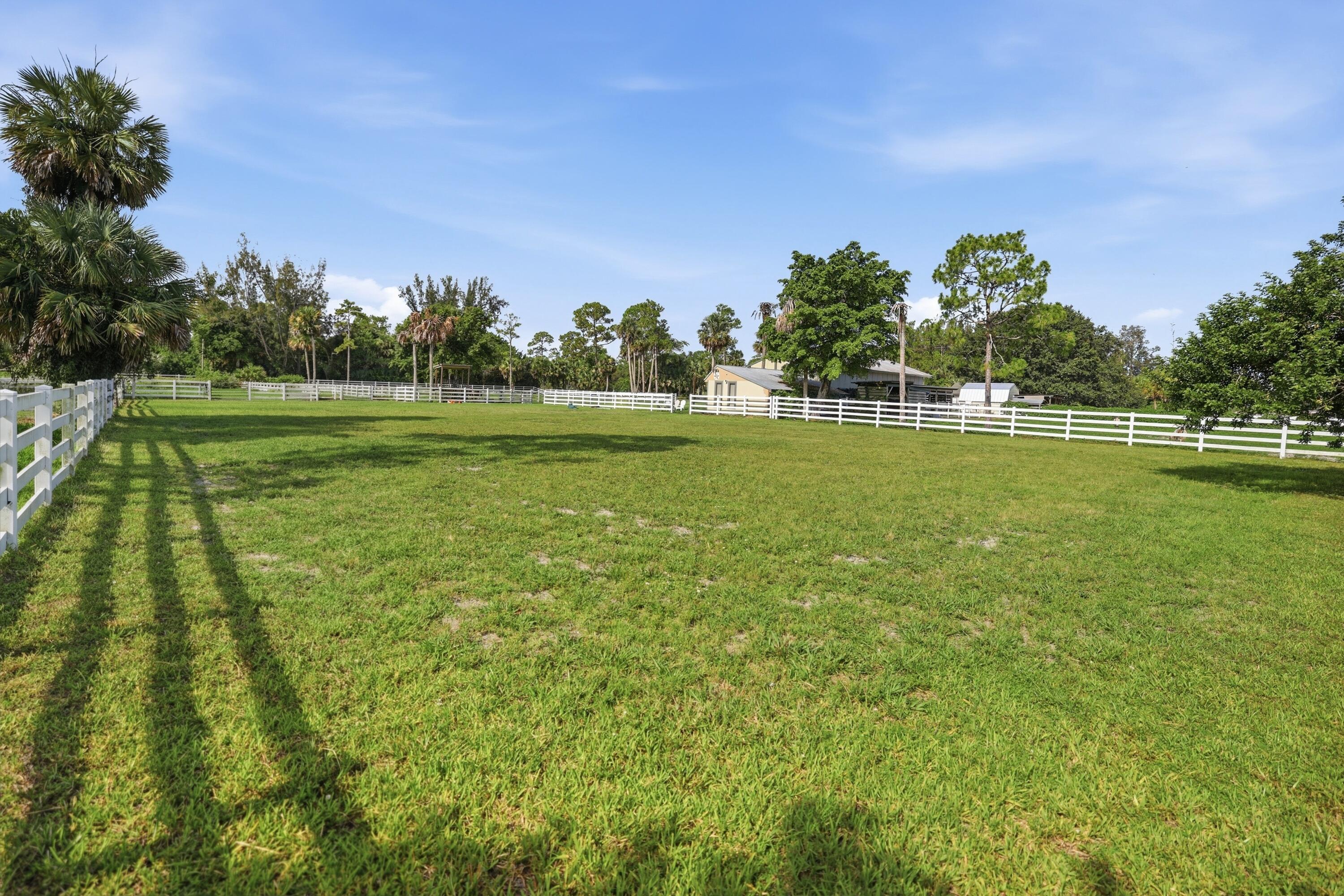 LOXAHATCHEE GROVES - Residential