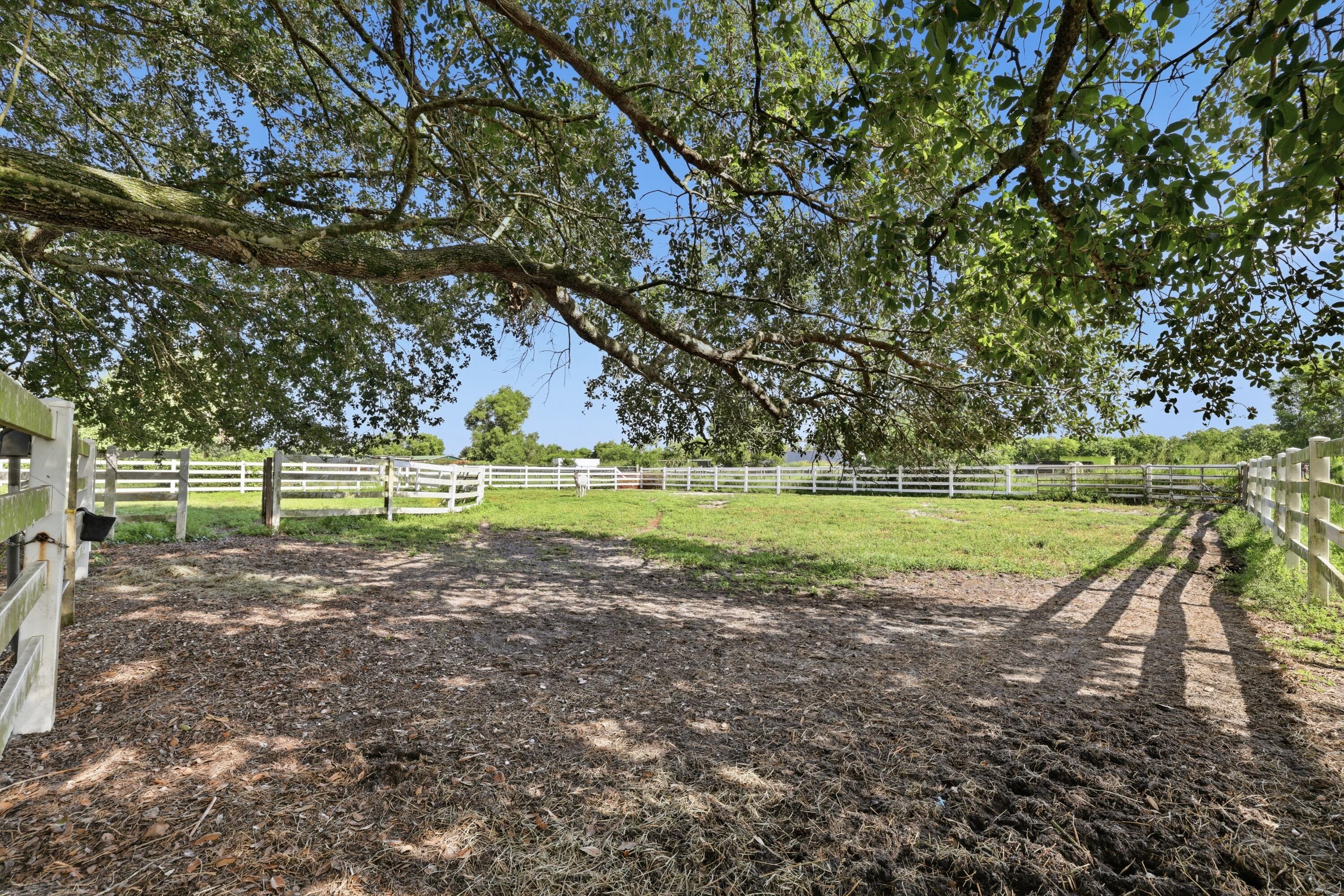 LOXAHATCHEE GROVES - Residential