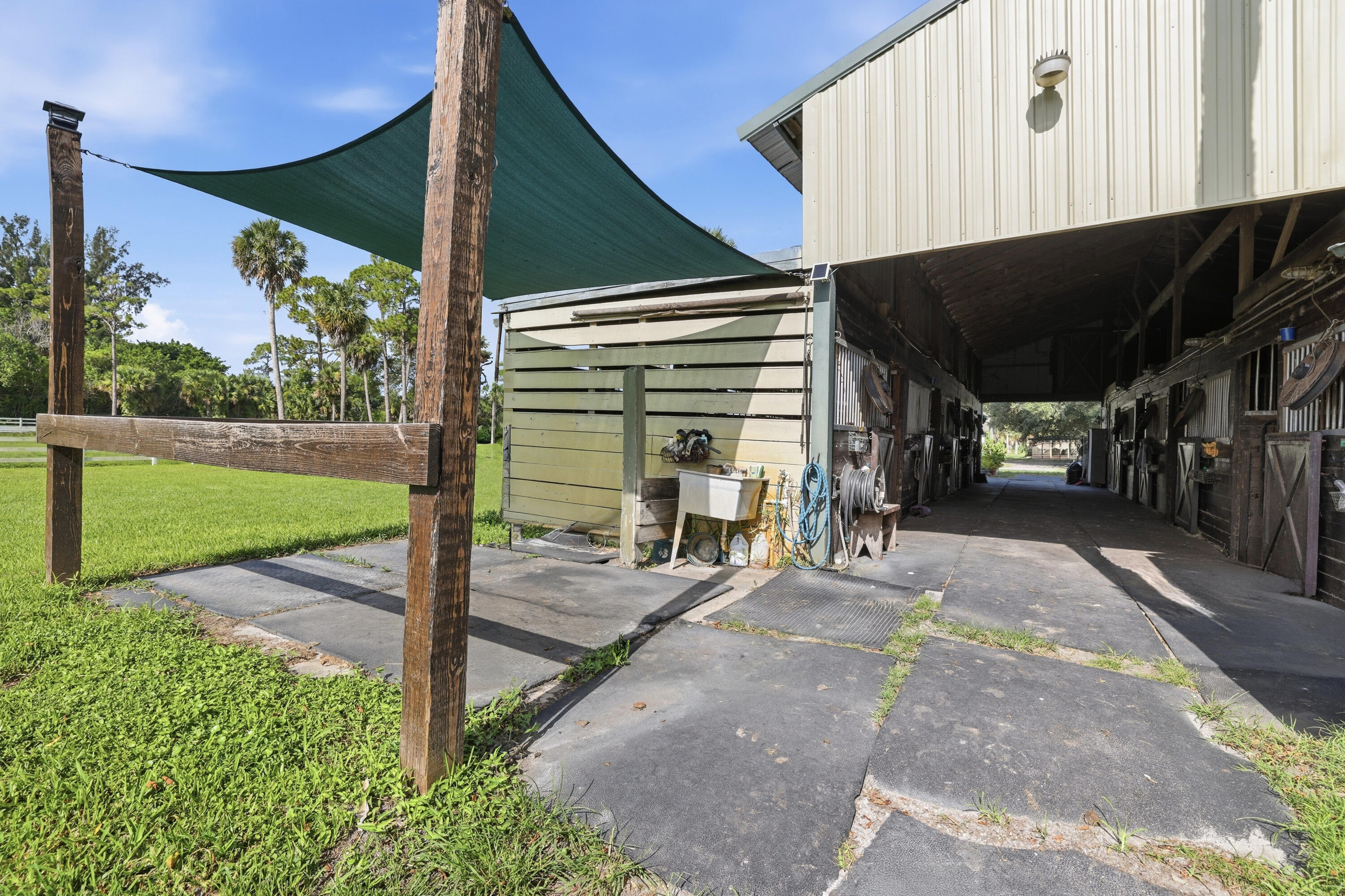 LOXAHATCHEE GROVES - Residential