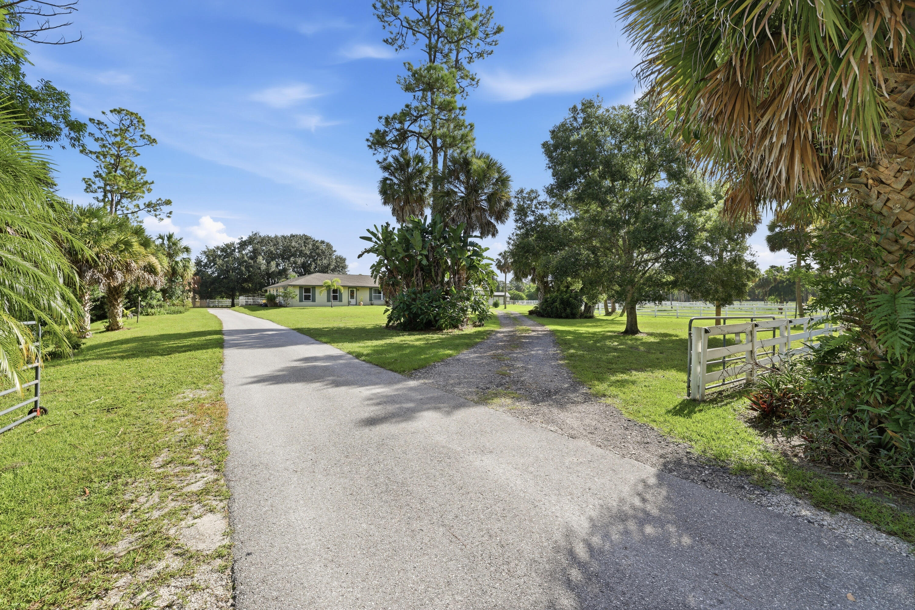 LOXAHATCHEE GROVES - Residential
