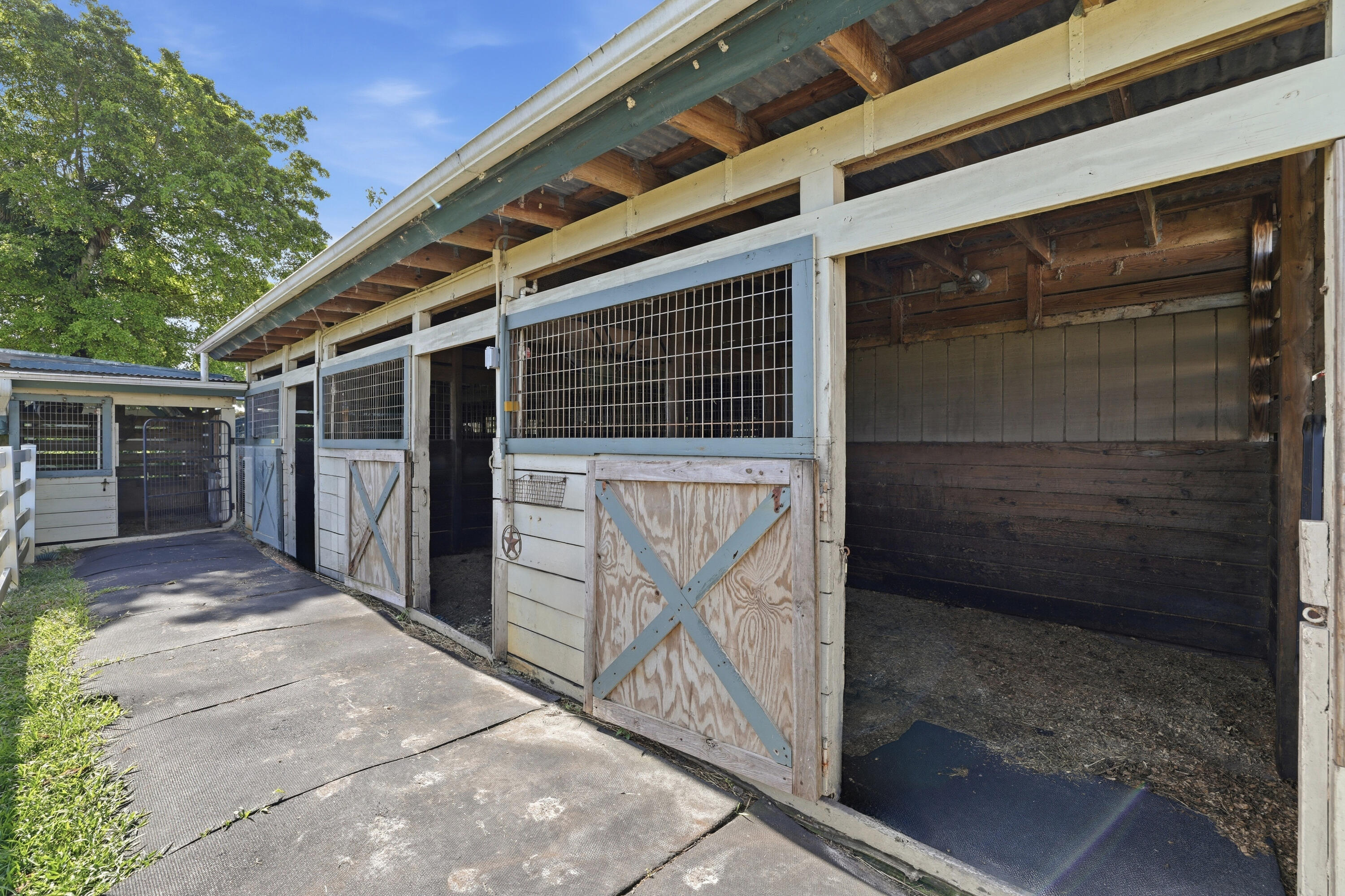 LOXAHATCHEE GROVES - Residential