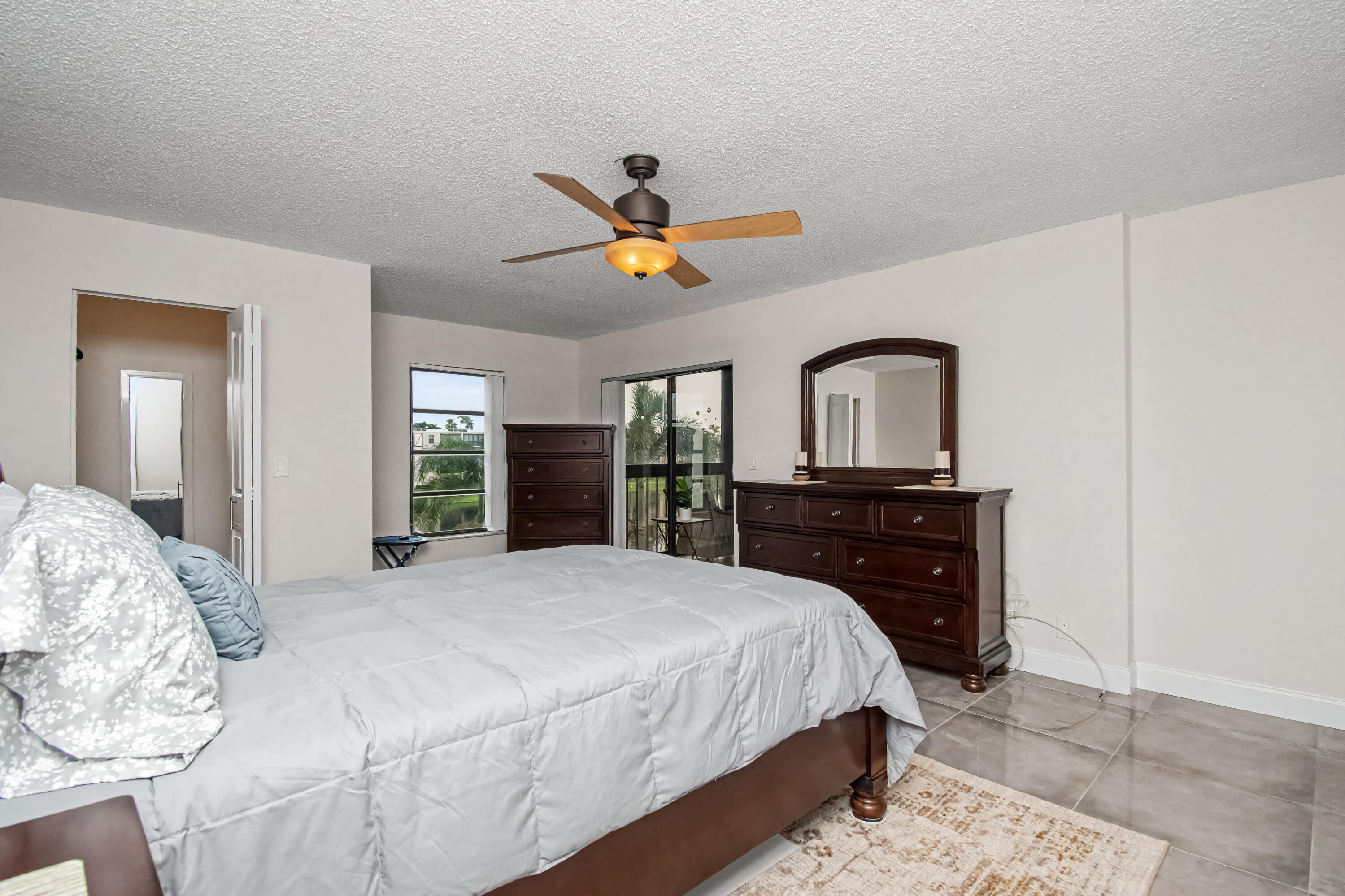 HUNTINGTON LAKES SEC FIVE CONDOS - Residential