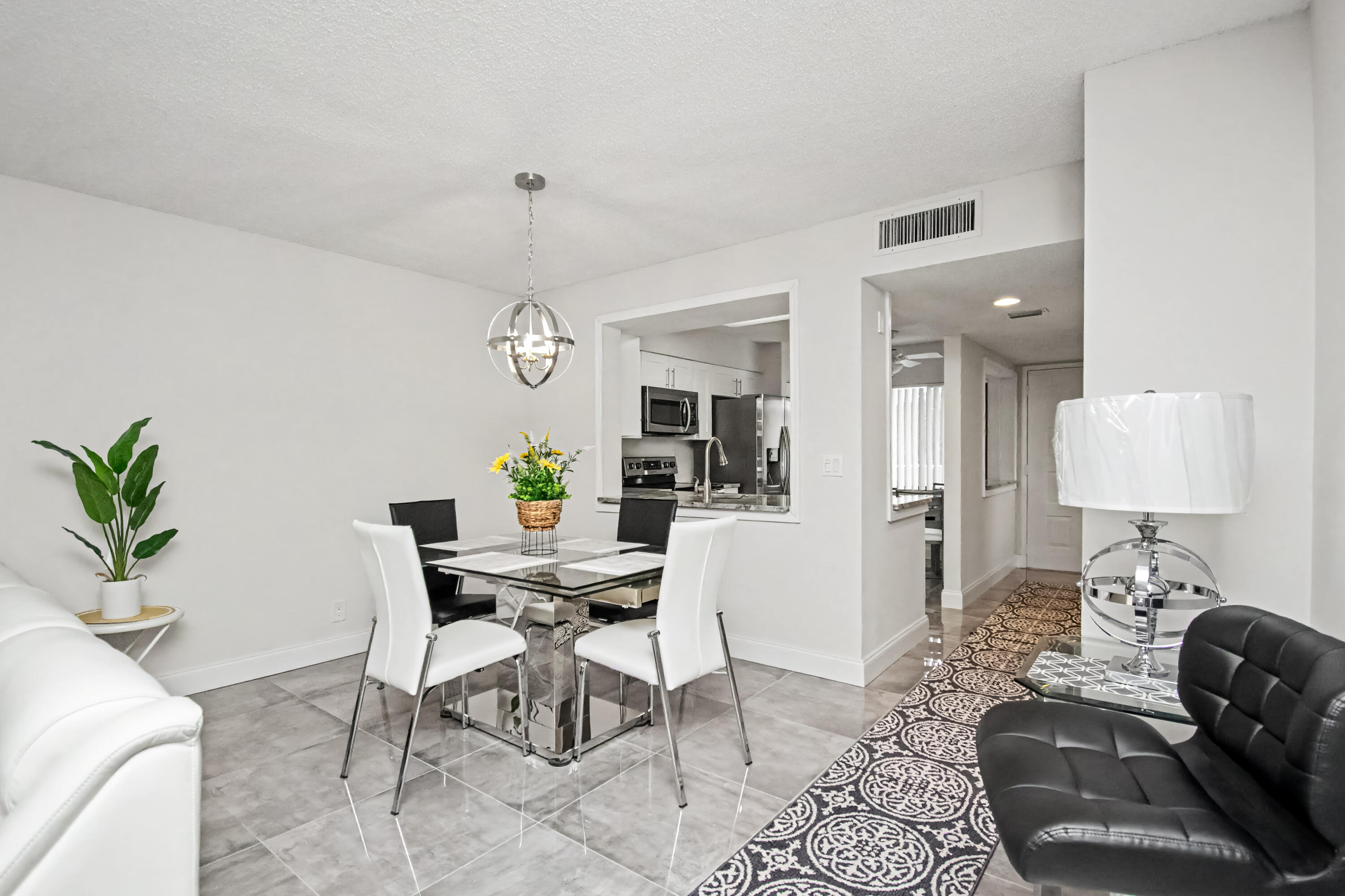 HUNTINGTON LAKES SEC FIVE CONDOS - Residential