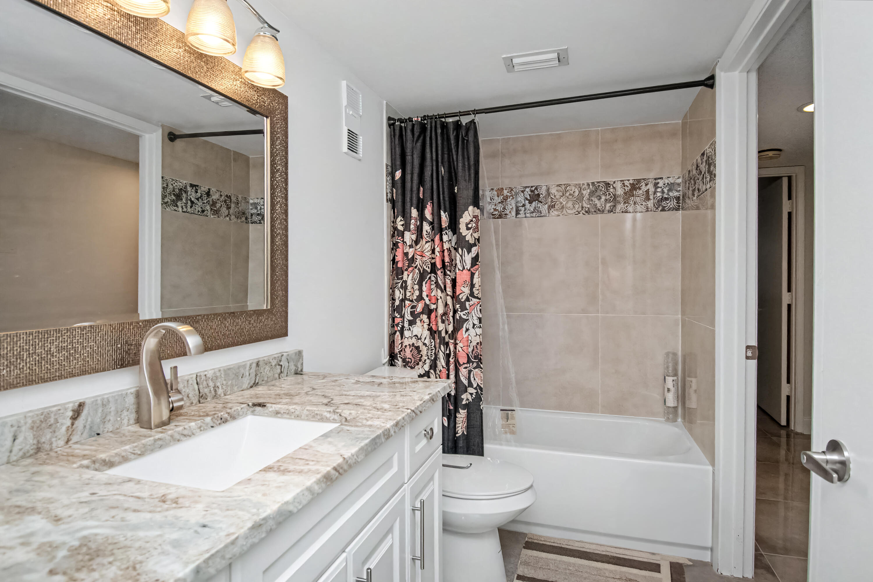 HUNTINGTON LAKES SEC FIVE CONDOS - Residential