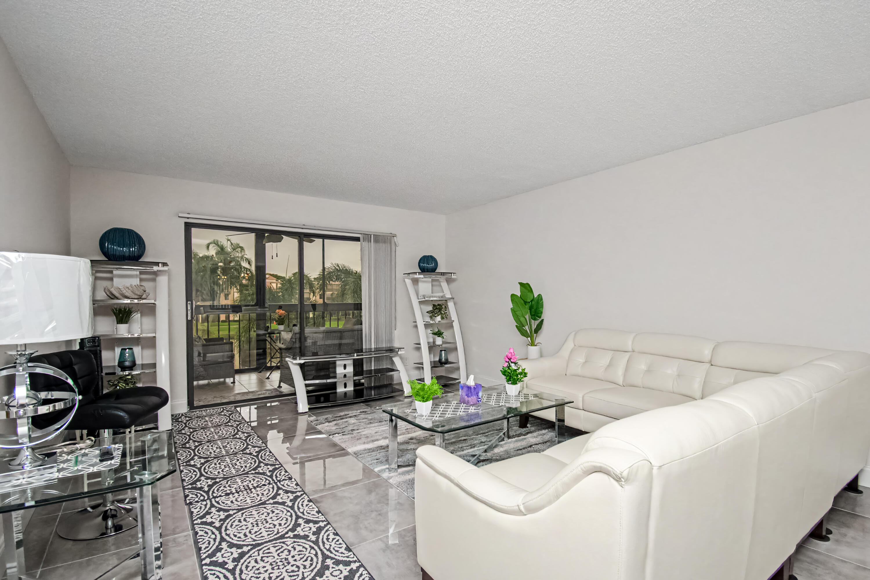 HUNTINGTON LAKES SEC FIVE CONDOS - Residential