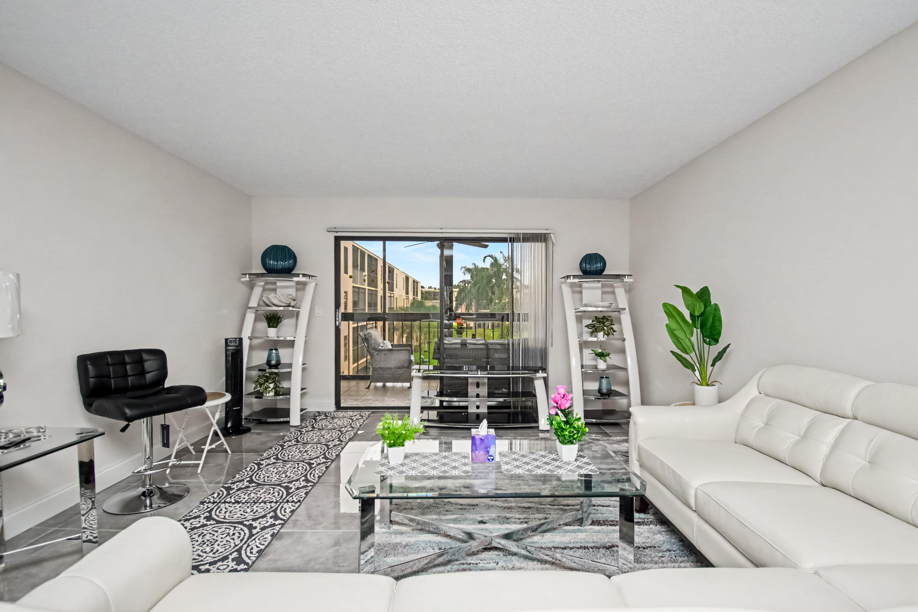HUNTINGTON LAKES SEC FIVE CONDOS - Residential