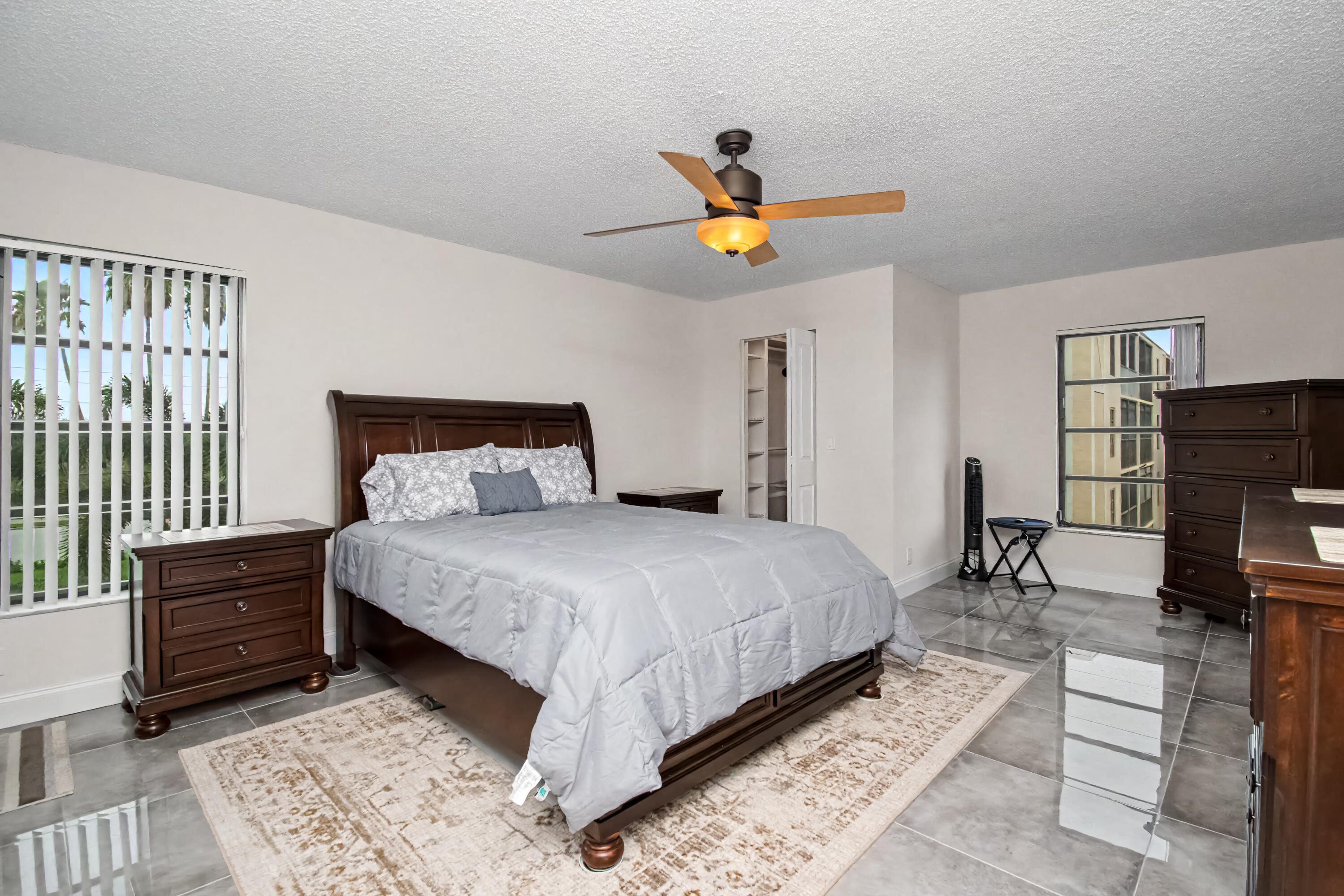 HUNTINGTON LAKES SEC FIVE CONDOS - Residential