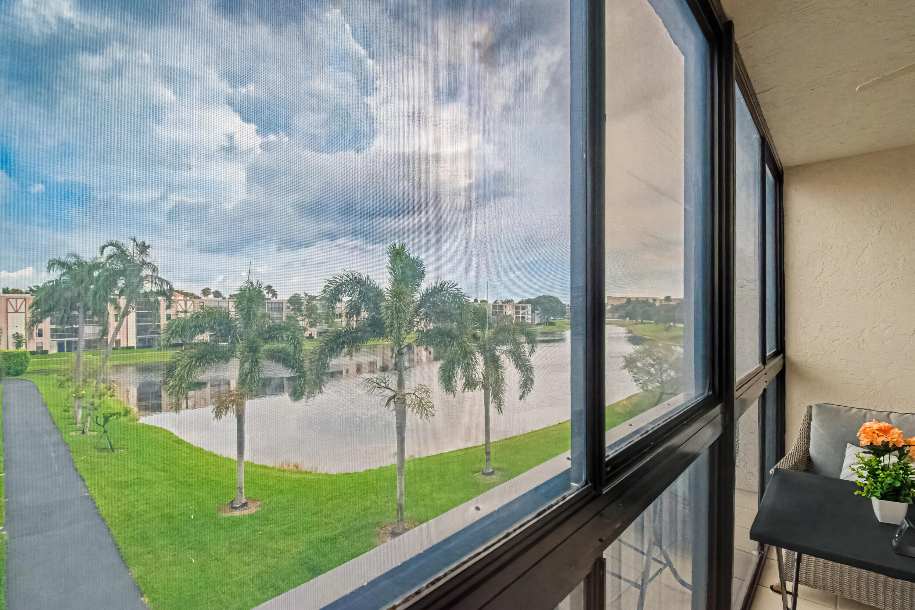 HUNTINGTON LAKES SEC FIVE CONDOS - Residential