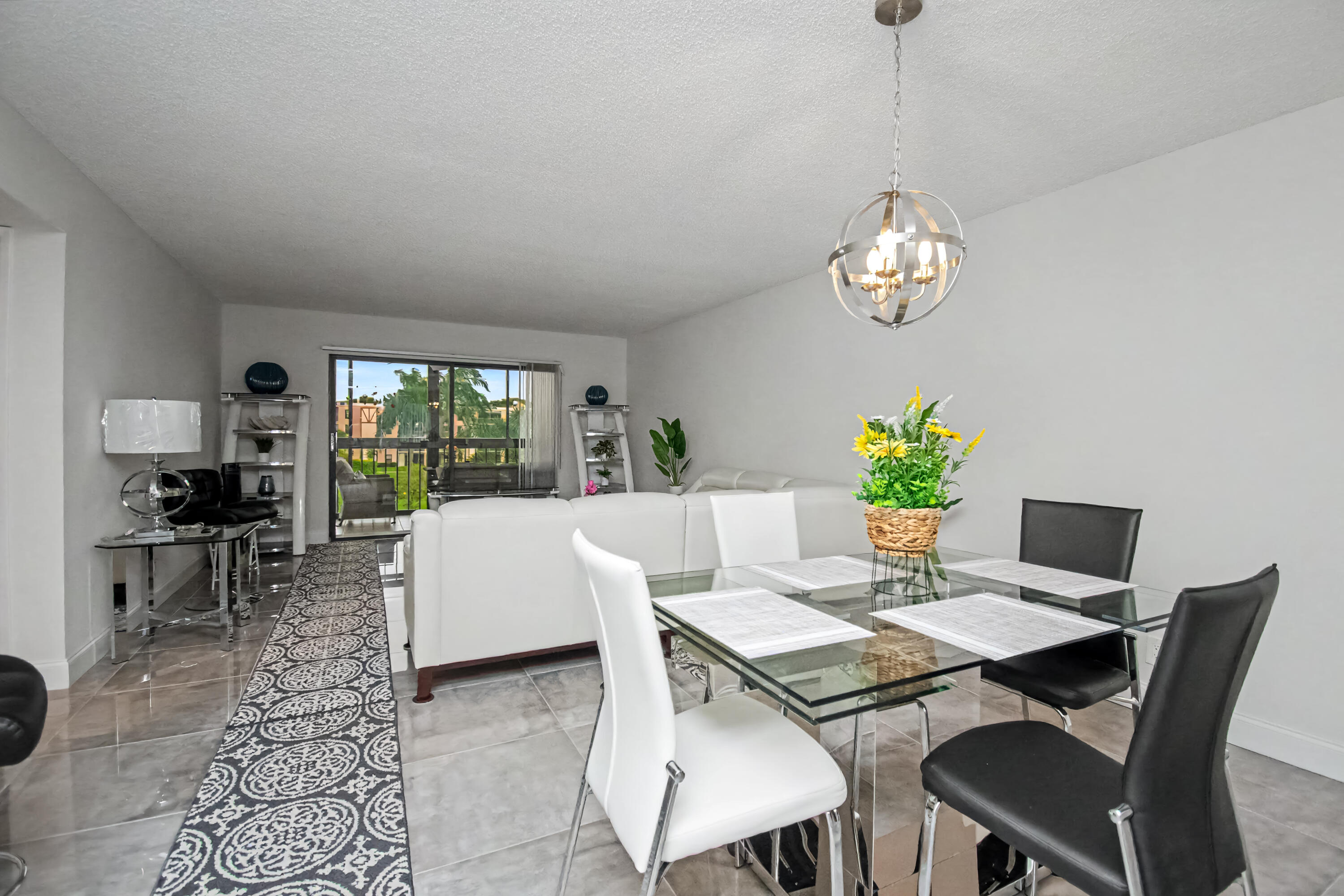 HUNTINGTON LAKES SEC FIVE CONDOS - Residential