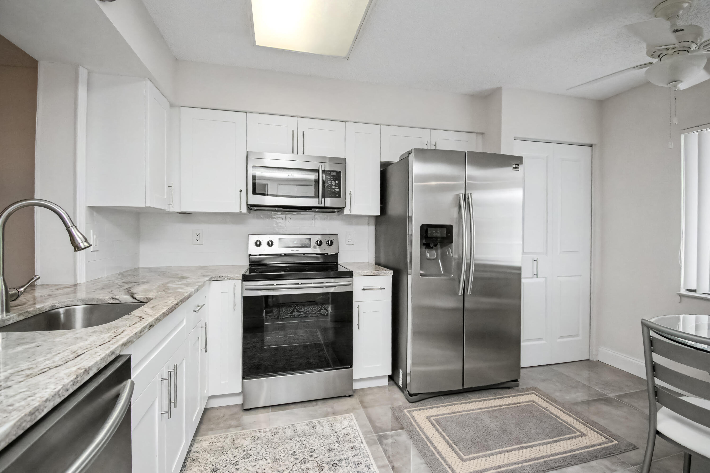 HUNTINGTON LAKES SEC FIVE CONDOS - Residential