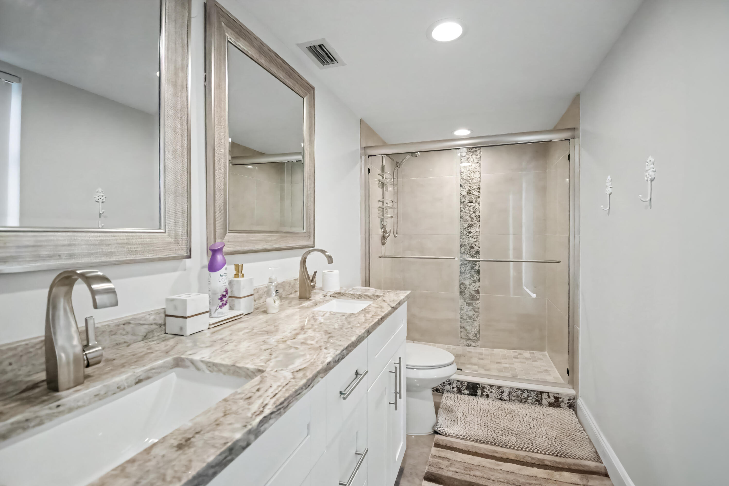 HUNTINGTON LAKES SEC FIVE CONDOS - Residential