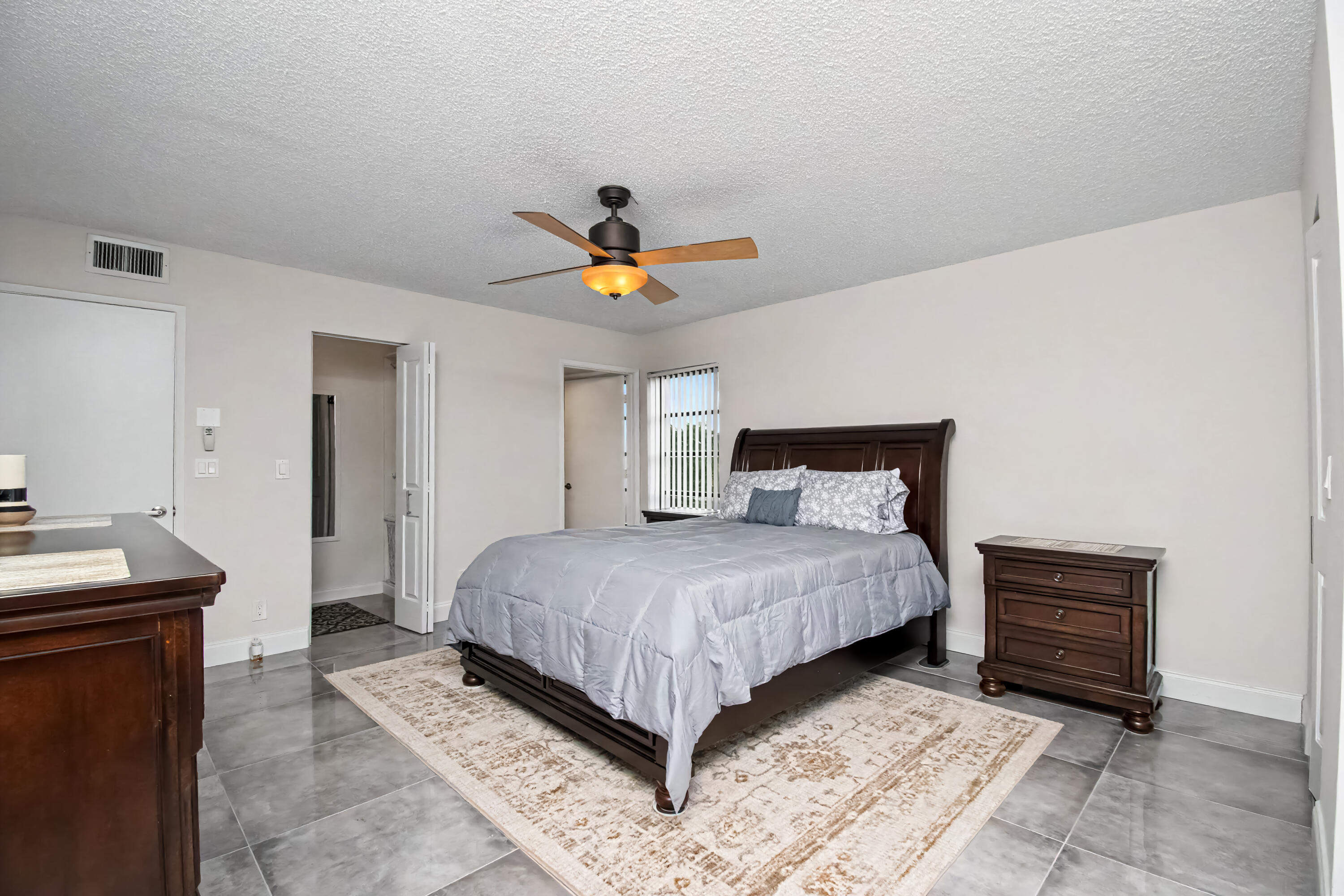 HUNTINGTON LAKES SEC FIVE CONDOS - Residential