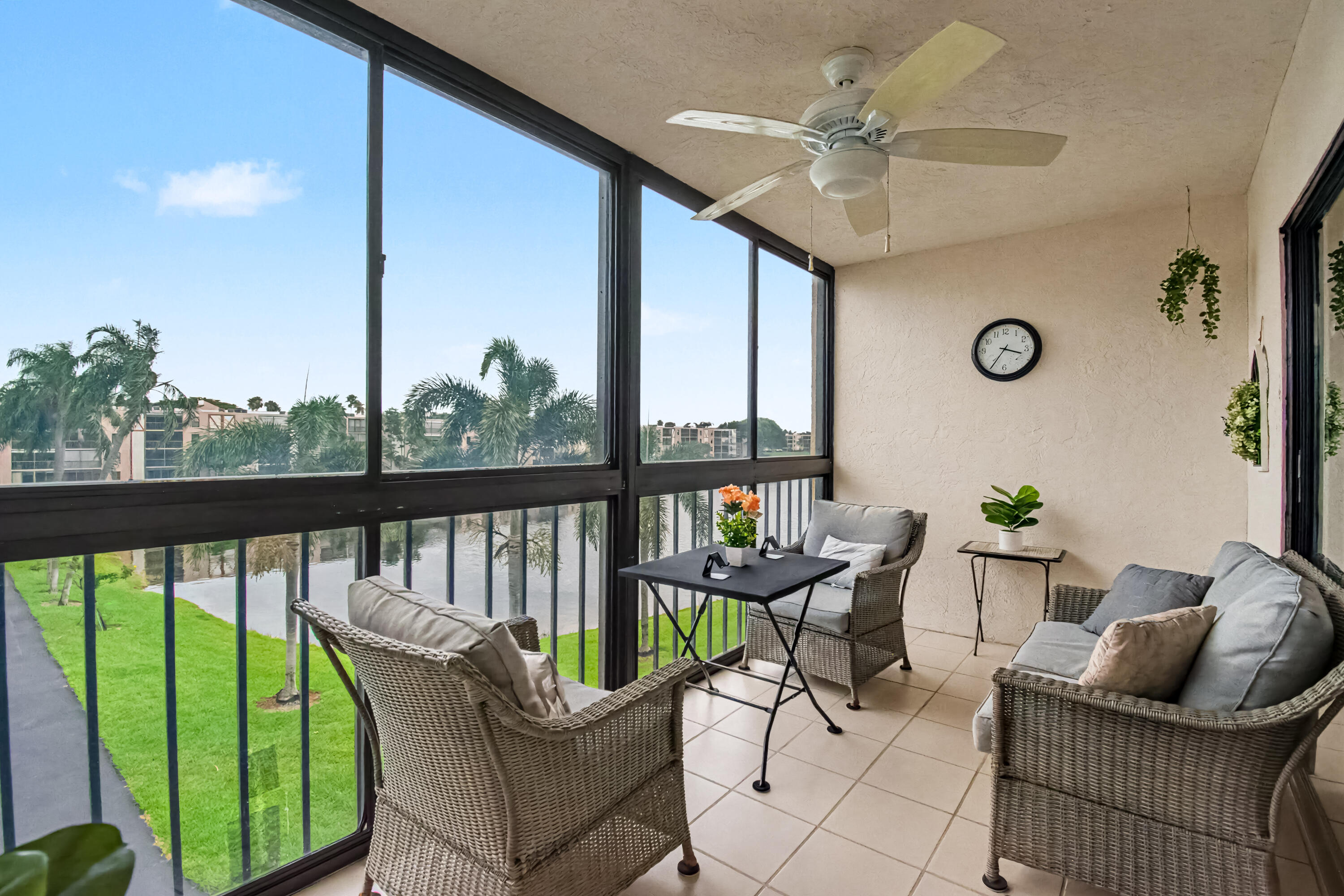 HUNTINGTON LAKES SEC FIVE CONDOS - Residential