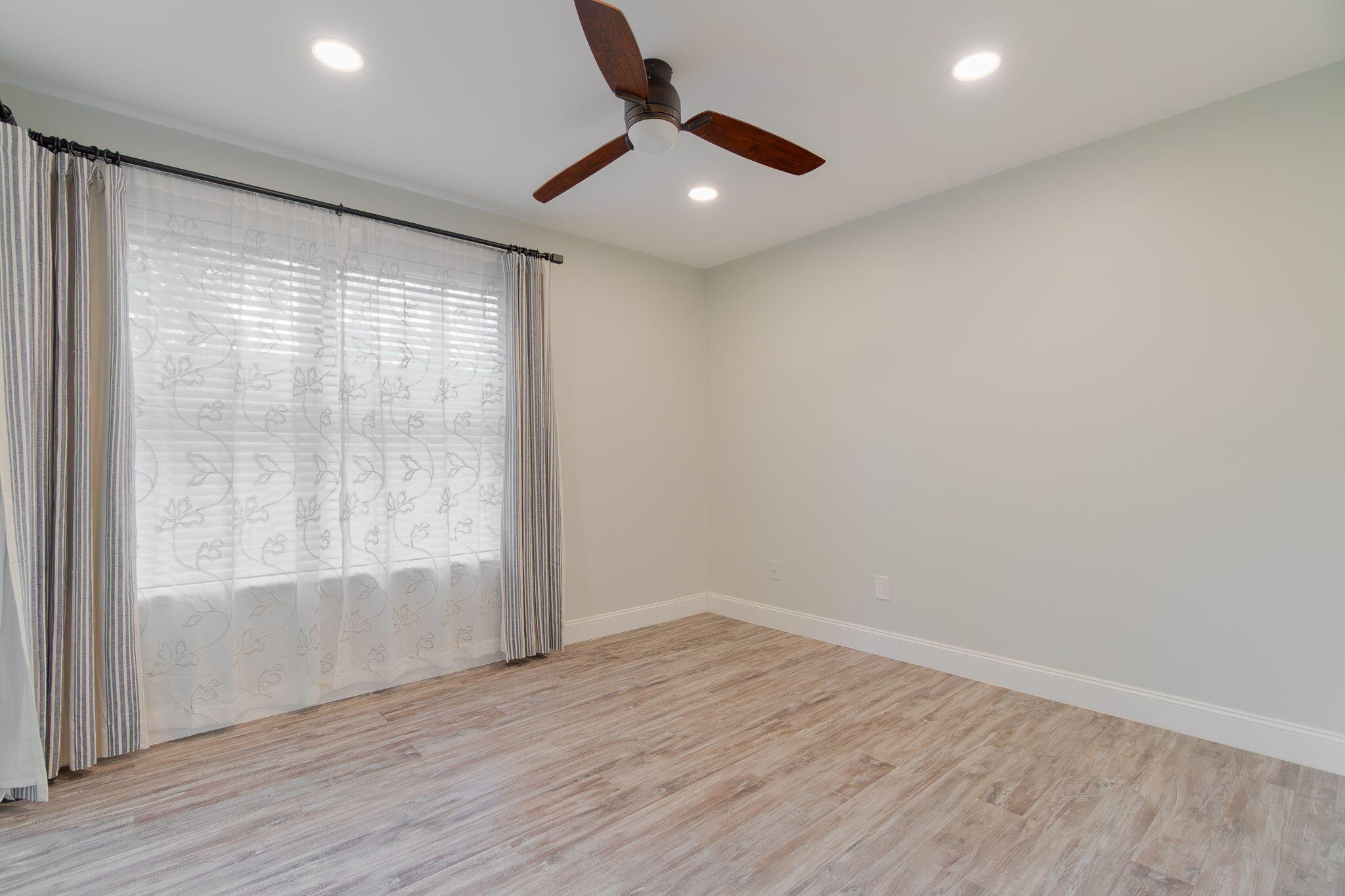 SHEFFIELD WOODS AT WELLINGTON CONDO - Residential Lease