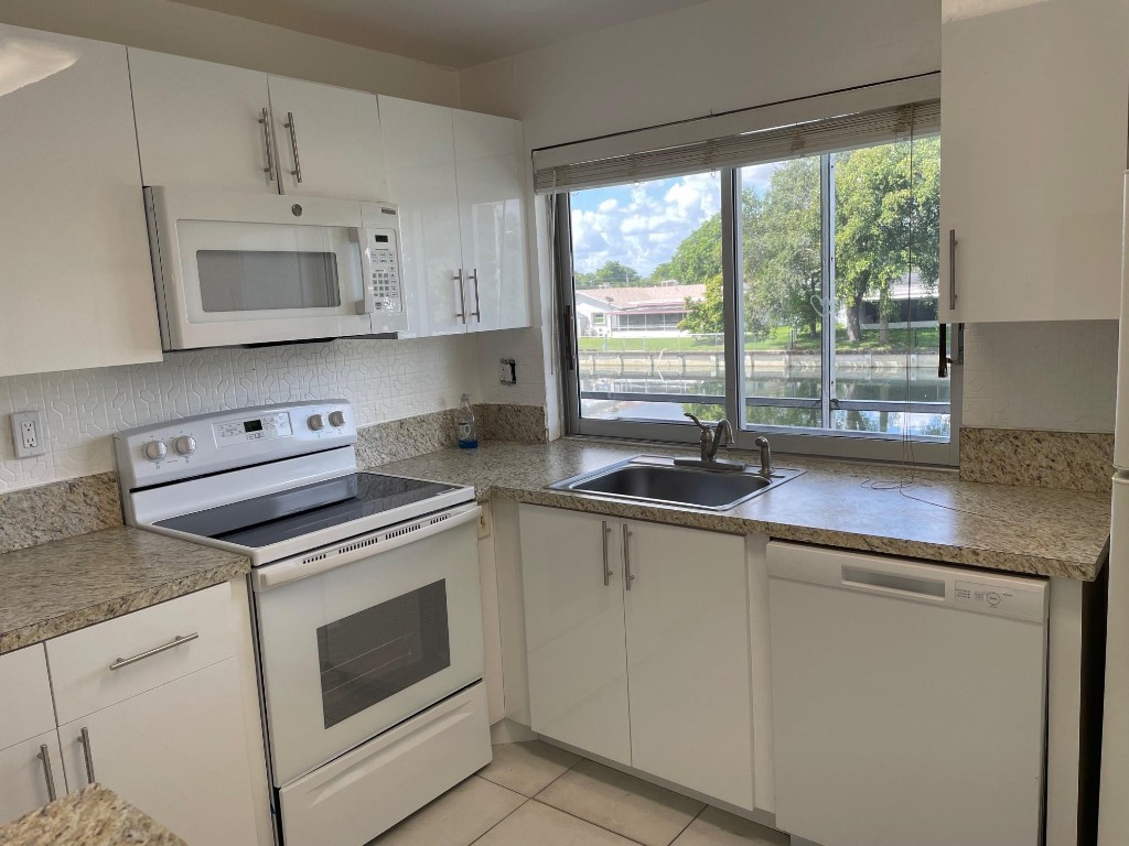 Lime Bay condo - Residential