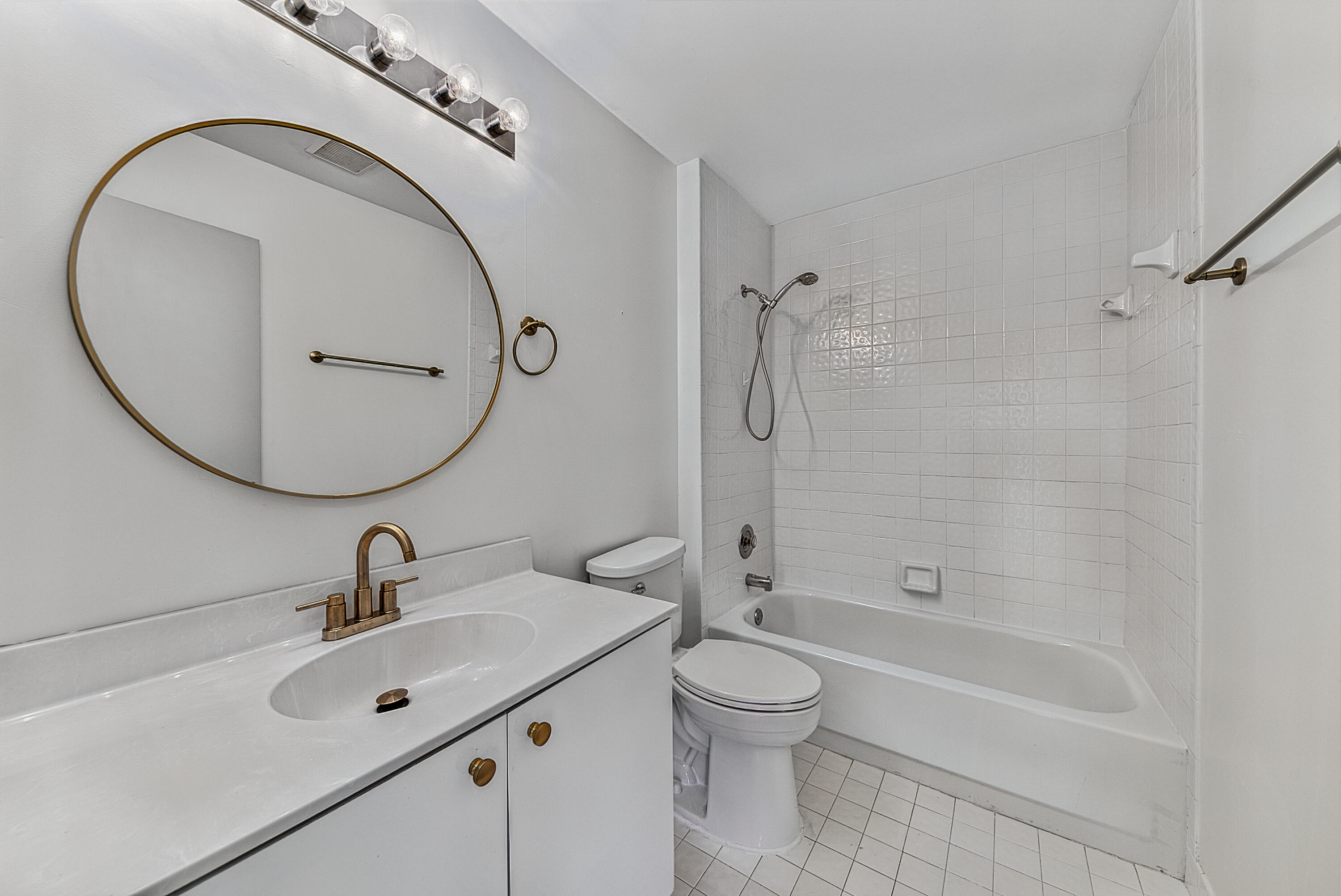 COQUINA LAKES - Residential Lease
