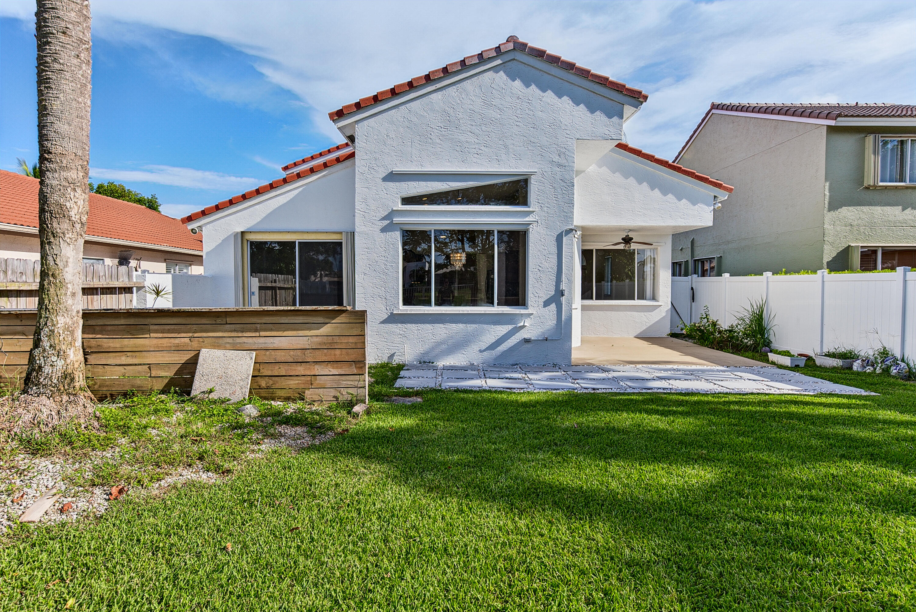 COQUINA LAKES - Residential Lease