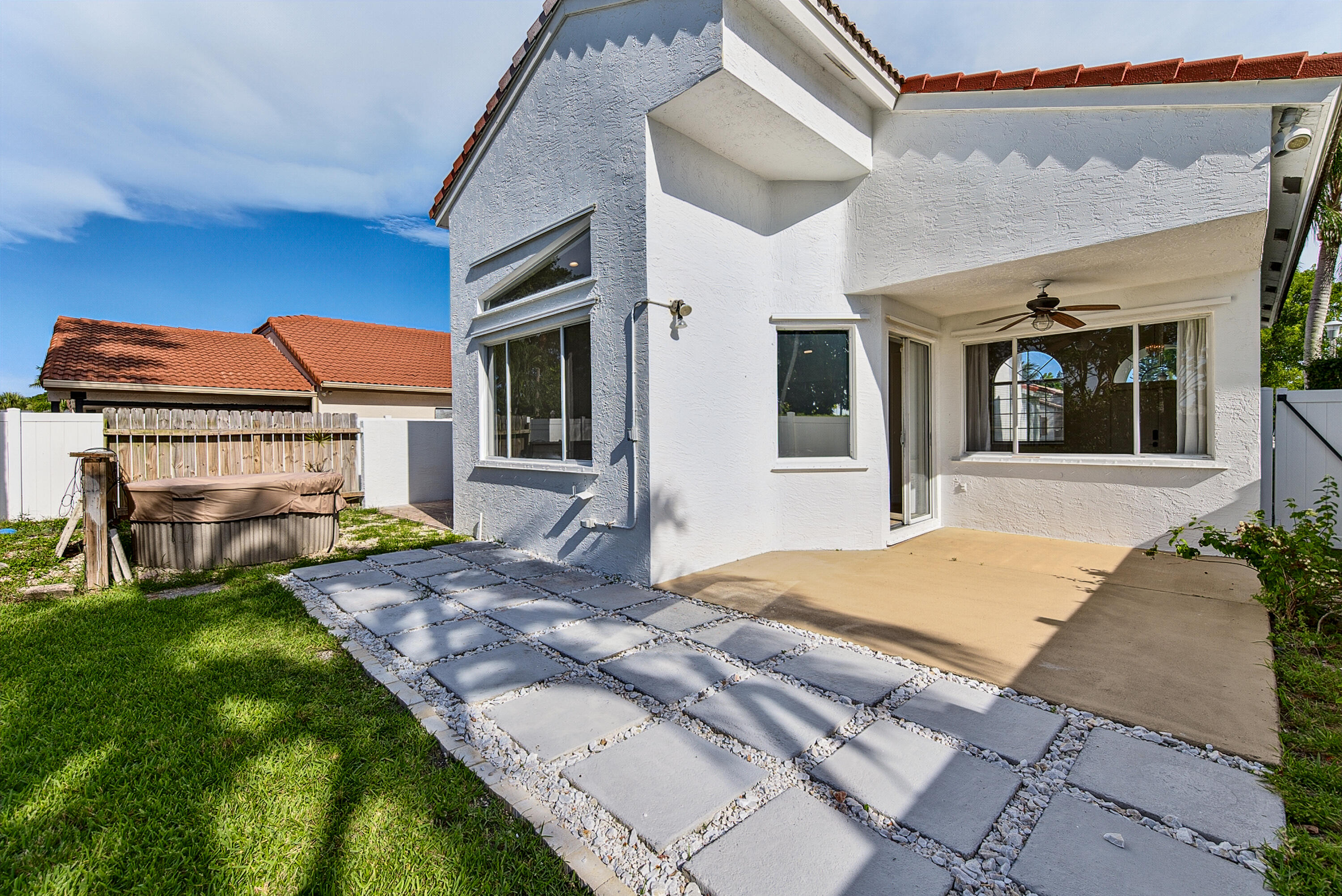 COQUINA LAKES - Residential Lease