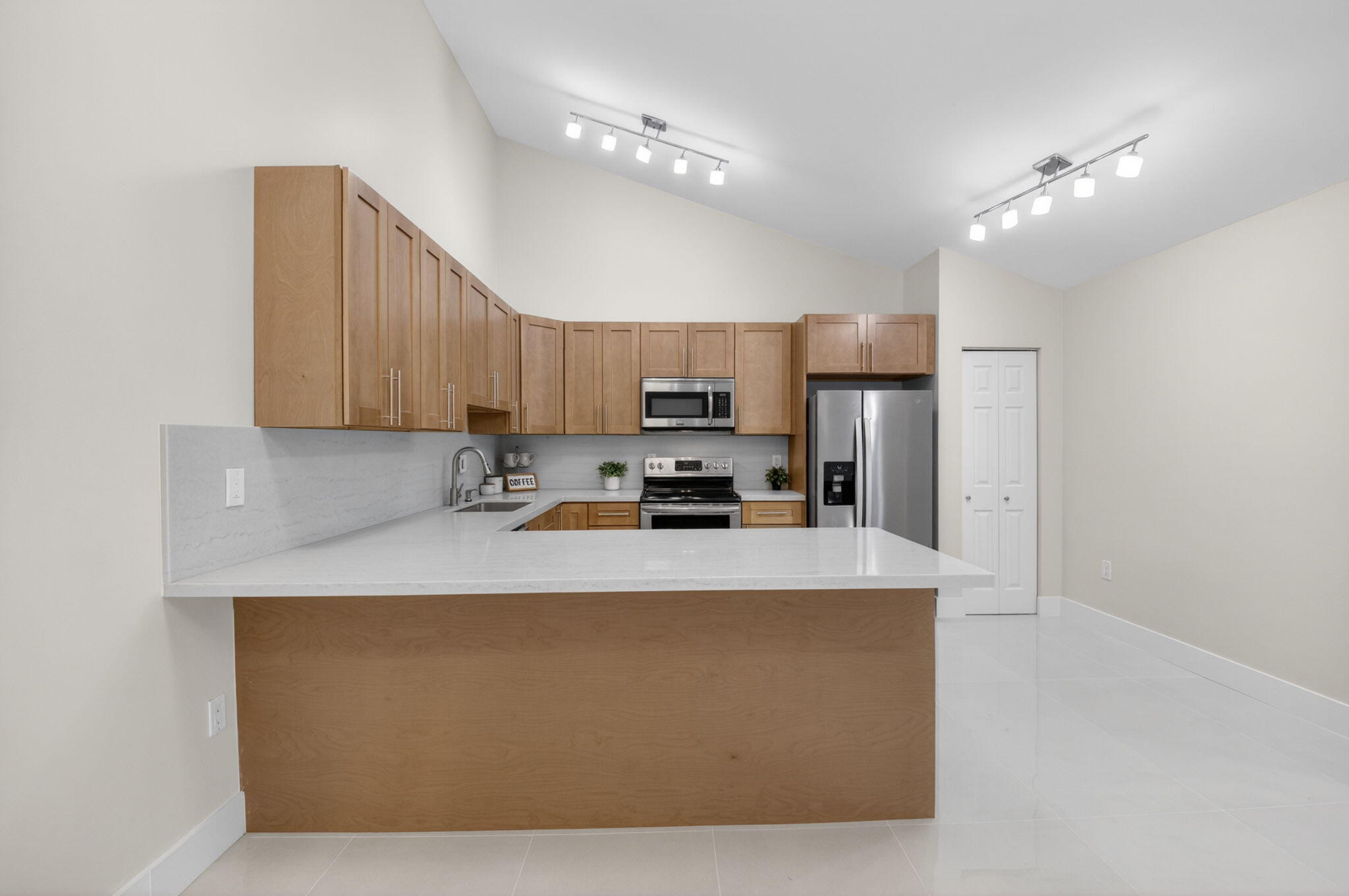 BOCA GARDENS - Residential Lease